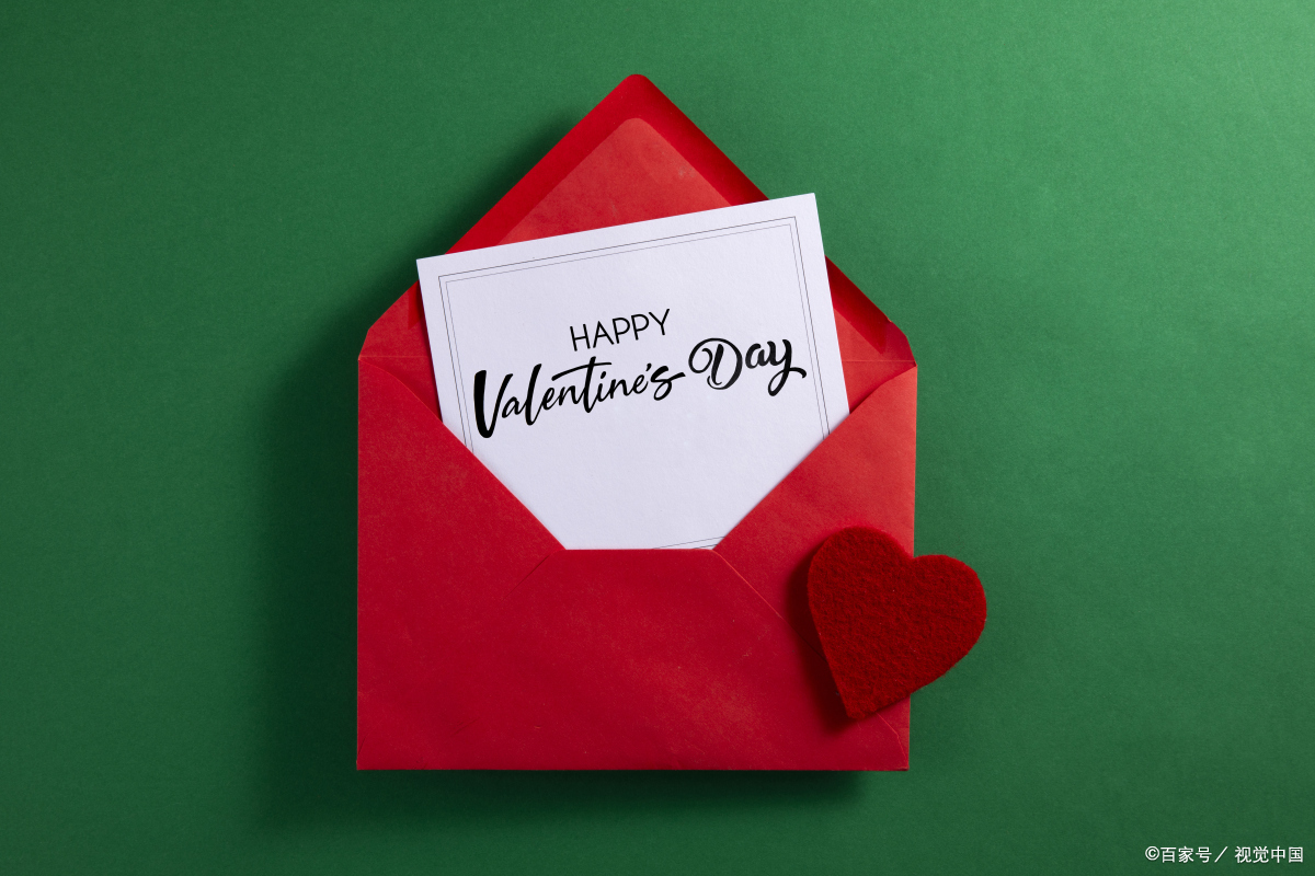 2月14日那天,一个帅哥去一个礼品店里,他邹着眉头问:"老板,我要买贺卡