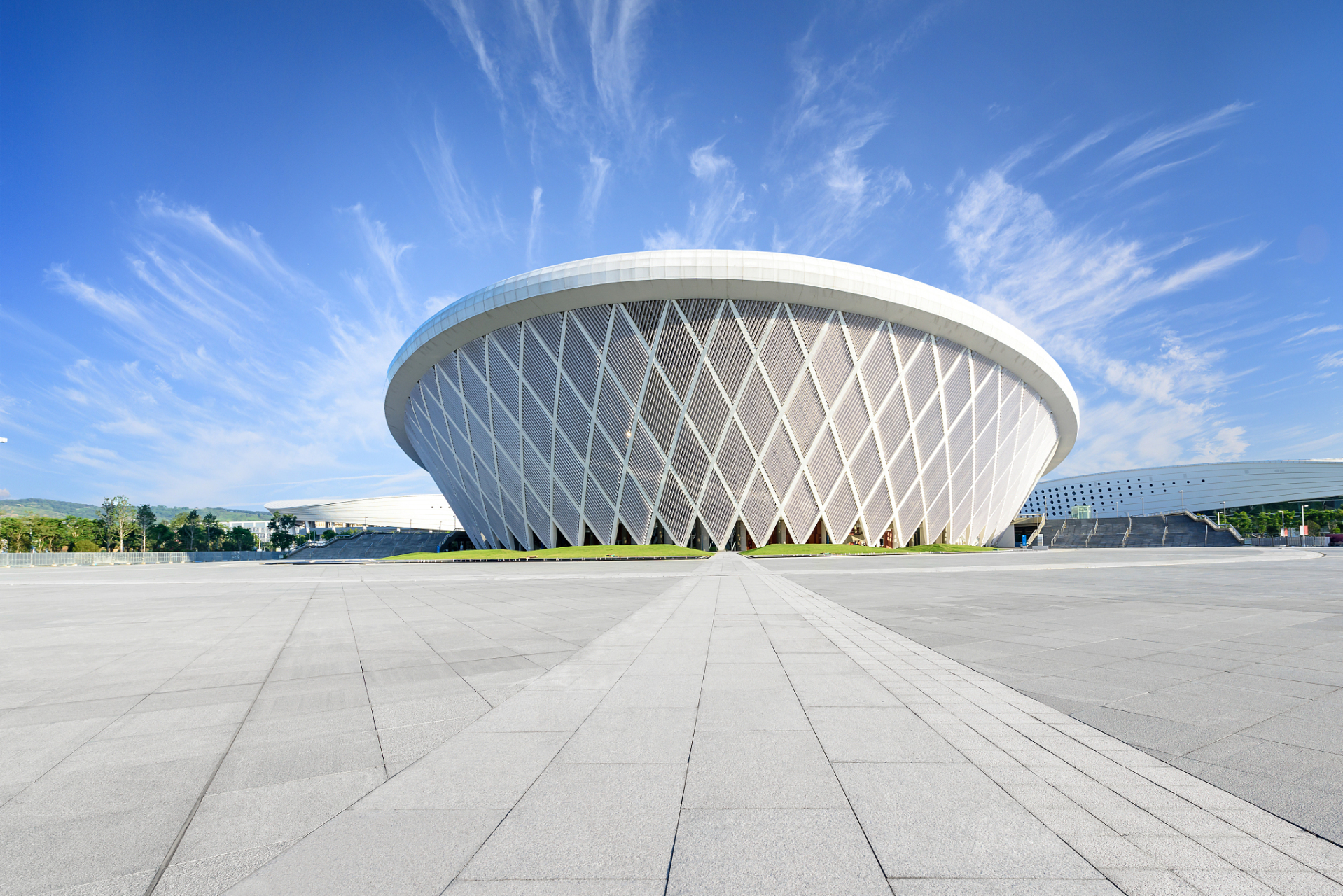 泉州海峡体育馆是位于福建泉州市的现代化体育馆,建筑面积3