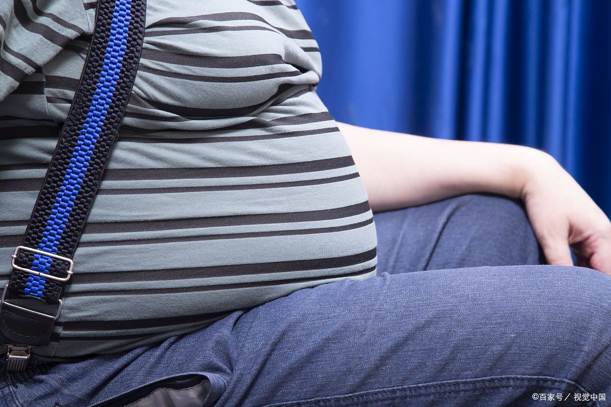 中年人肚子大有可能是湿气重,但不能简单地认定就是湿气重,还可能是