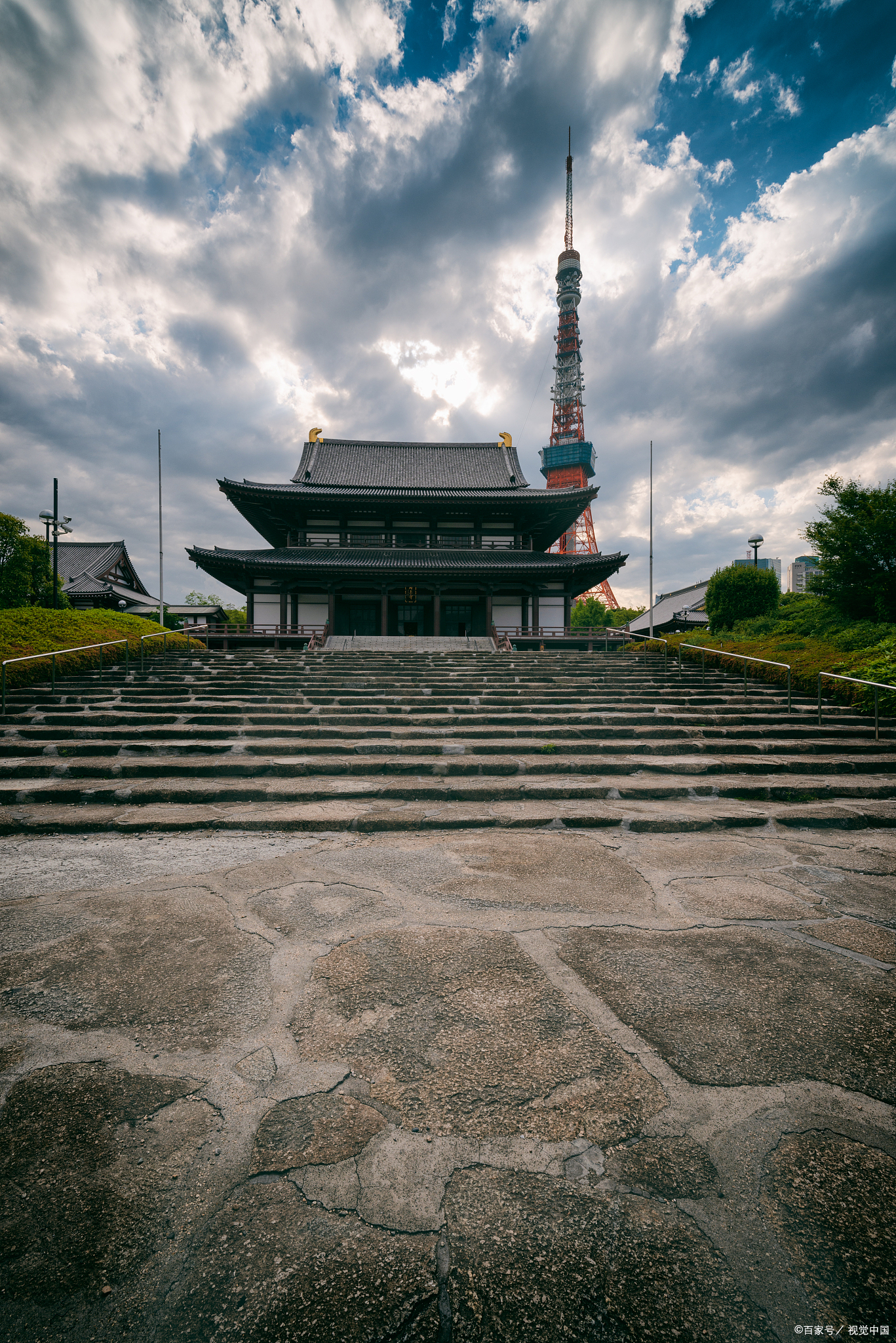 成田山新胜寺是位于日本千叶县成田市的一座历史悠久的寺院,为真言
