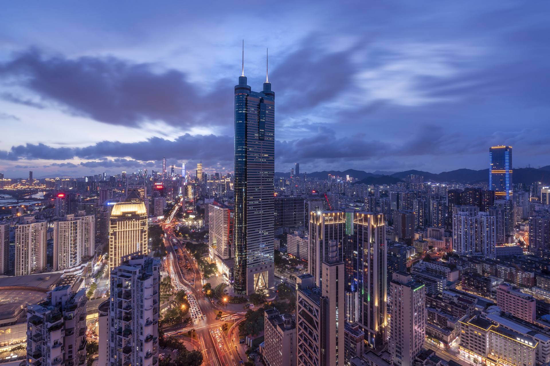 深圳罗湖区拥有多个值得一游的景点,包括东门老街,地王观光·深港之窗