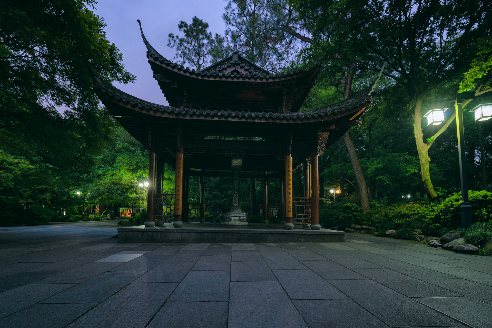 年轻人的第一柱香# 杭州灵隐寺,年轻人寺庙上香的首座寺庙.