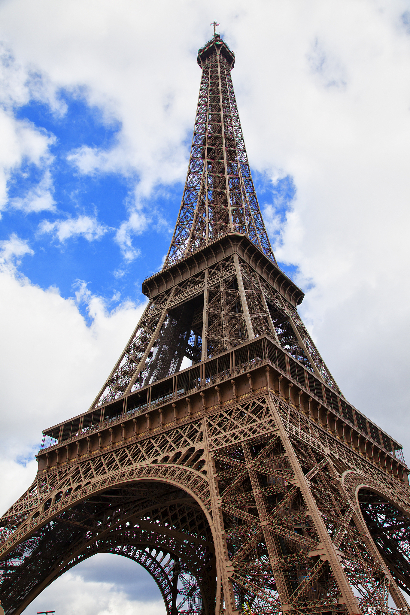 为举行1889年世界博览会,用以庆祝法国大革命胜利100周年,法国政府