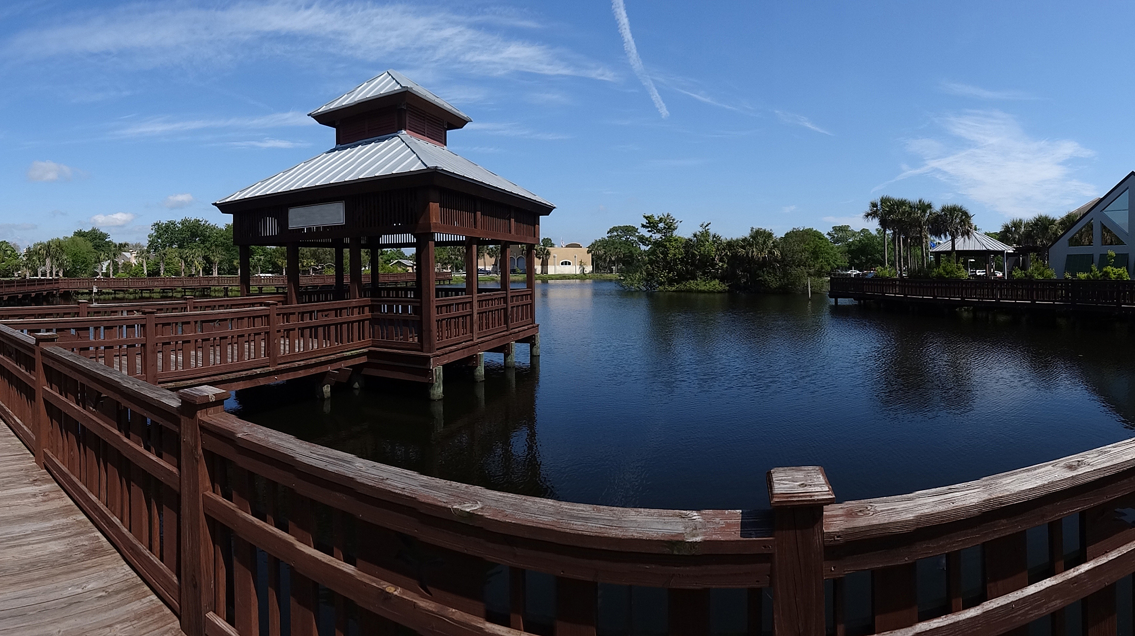 位于云南红河哈尼族彝族自治州,拥有许多值得一去的旅游景点,如弥勒寺