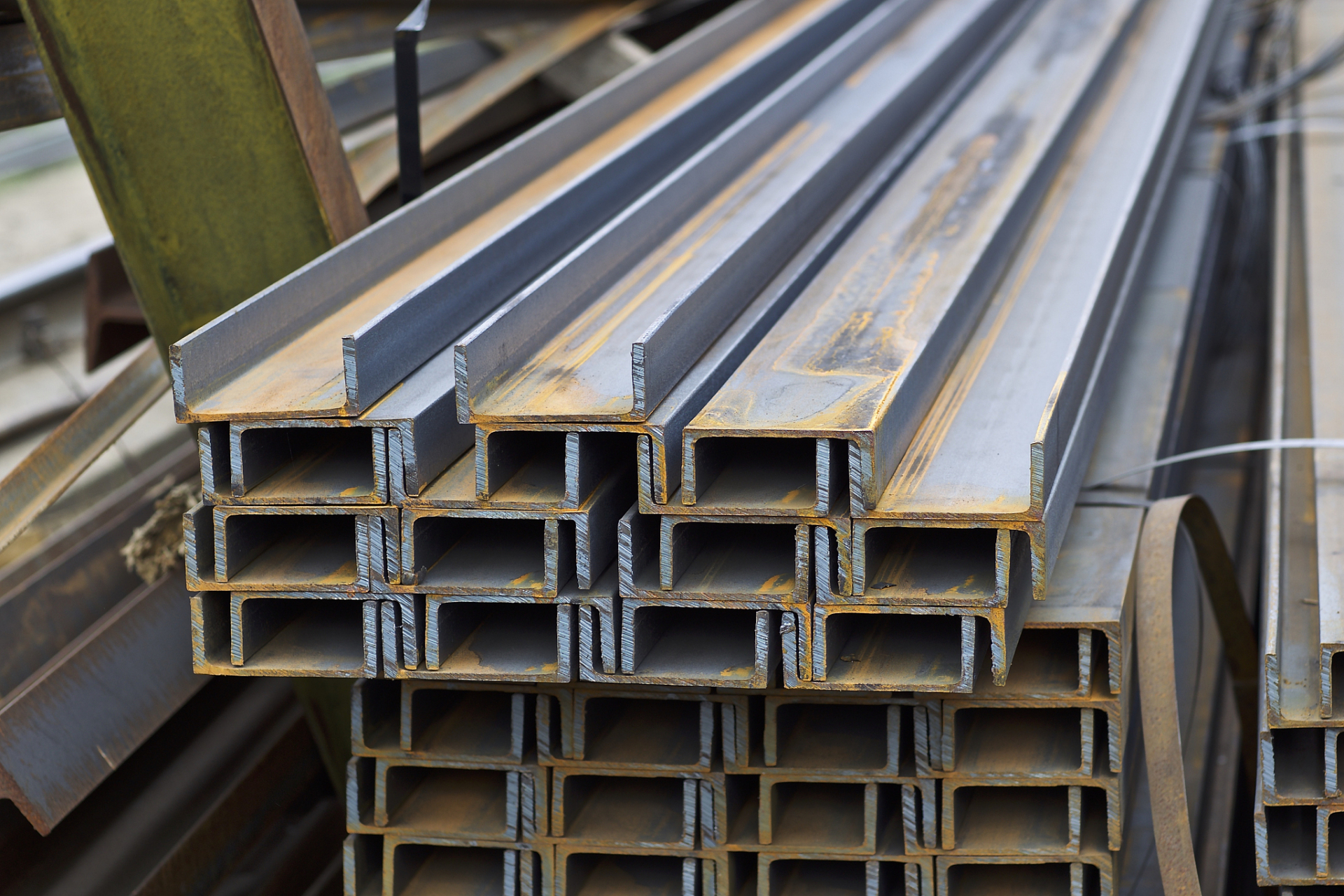 q235热轧槽钢12#建筑幕墙u型钢材是优质,可靠的建筑用钢材,提供定尺