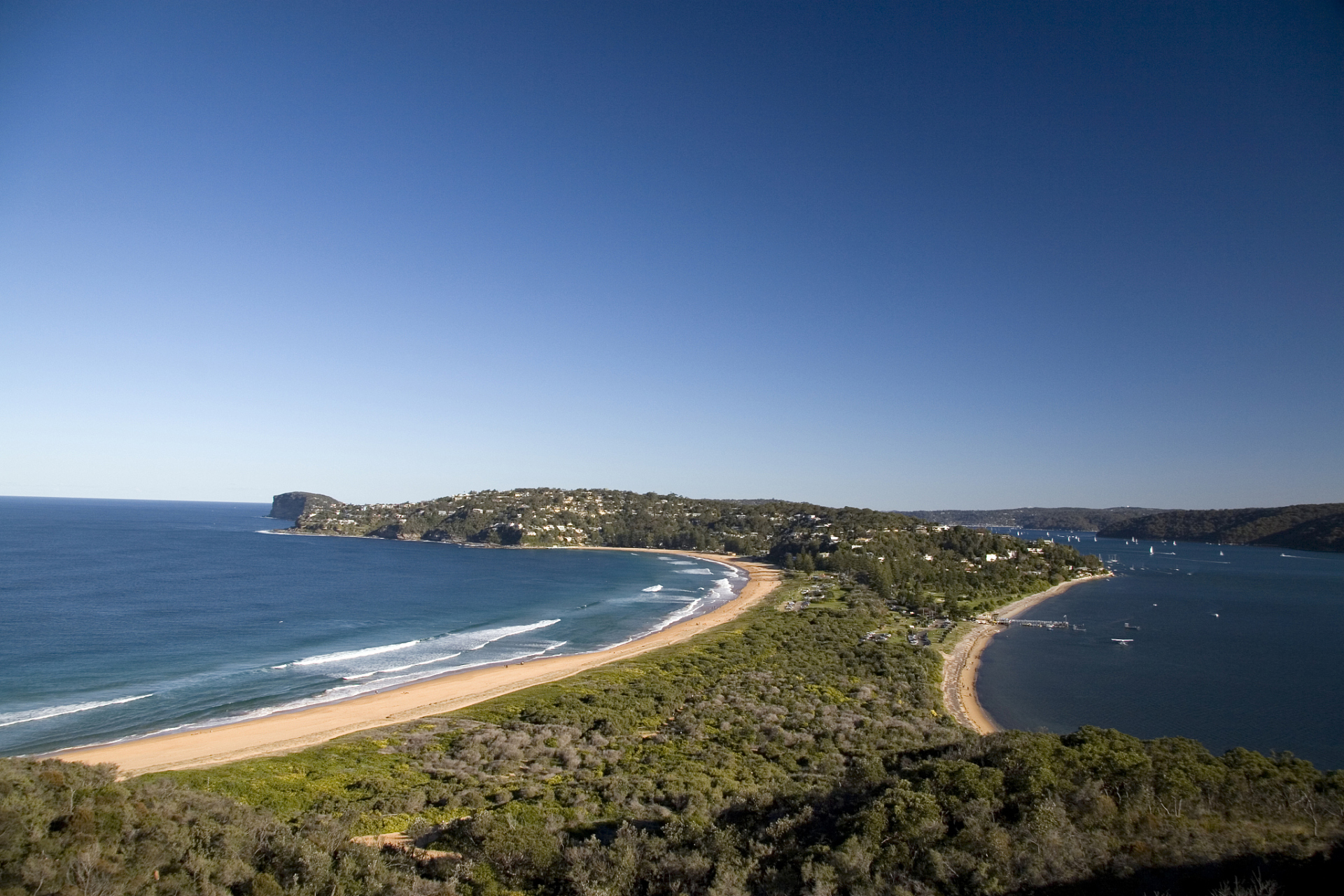 坎克恩海滩,墨西哥十大旅游景点之一,以其优美的景致而闻名.