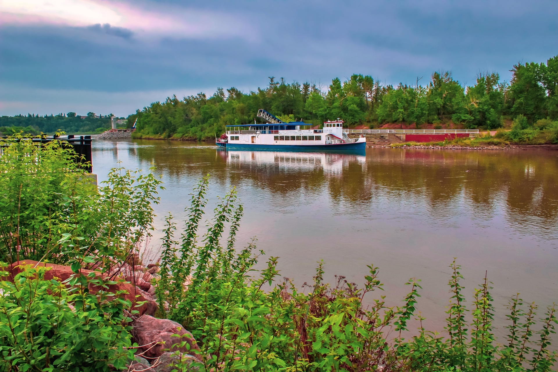 南阳方城望花湖风景游览区位于中国河南省南阳市方城县,是一片美不胜