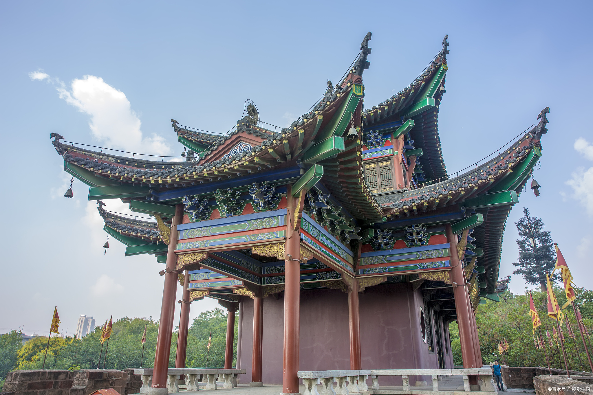 武汉晴川阁,这可是咱们武汉的标志性景点,与黄鹤楼,古琴台齐名,被誉为