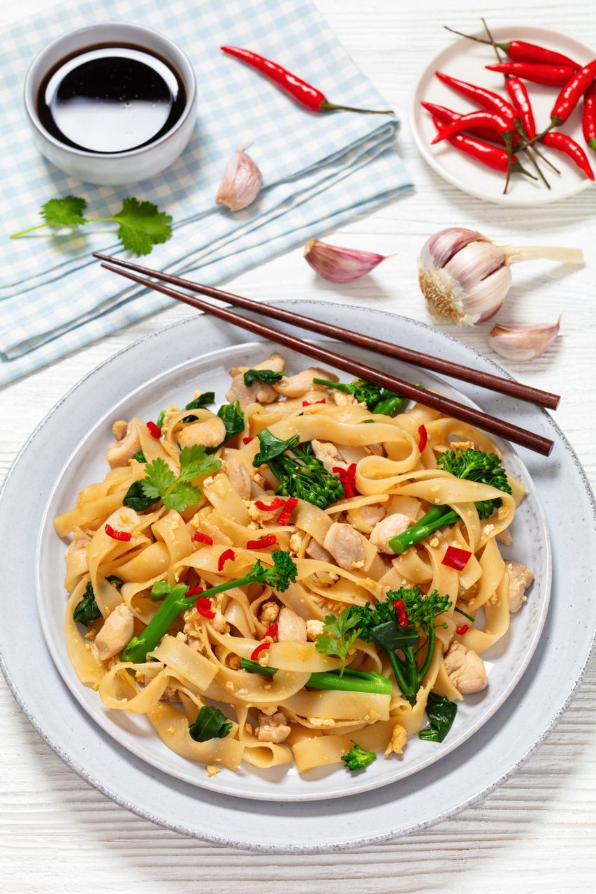 浙江嵊州炒年糕:古镇风味的味觉盛宴  在浙江的某个角落,隐藏着一座