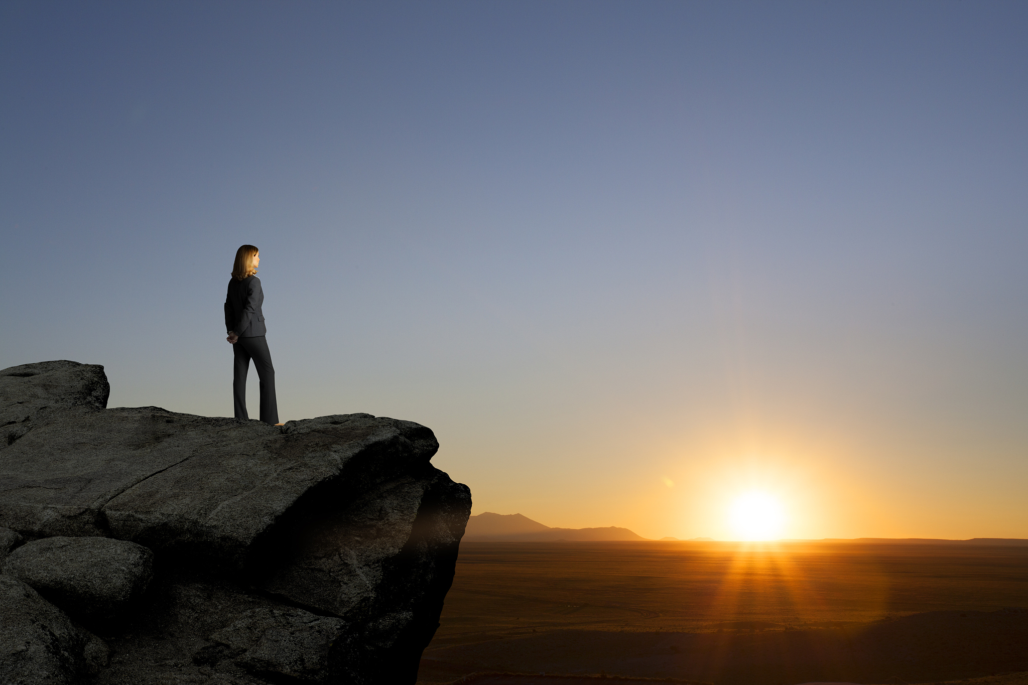 眼界决定人生层次,开阔眼界可拓宽认知,影响生活与职业选择,塑造人际