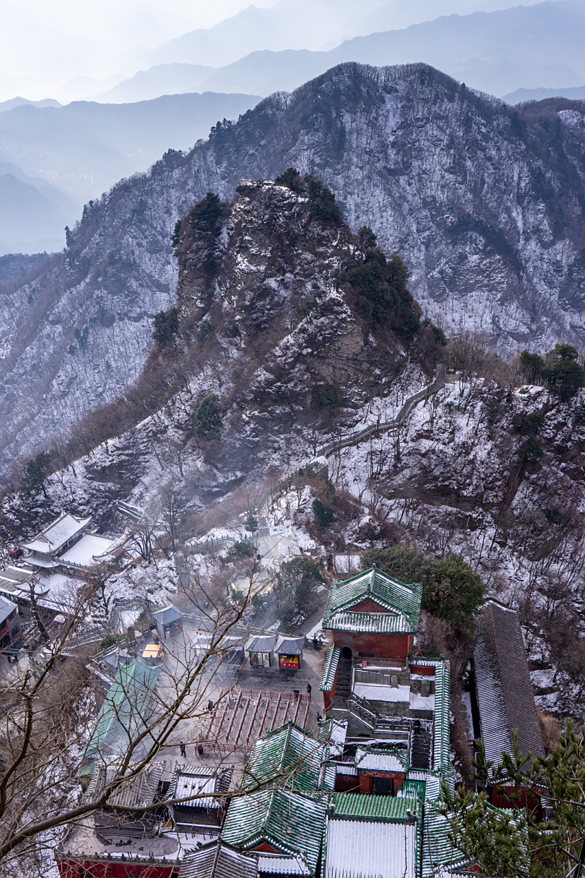 【武当山游玩攻略:美食与文化的深度体验】 武当山,位于湖北省西北部