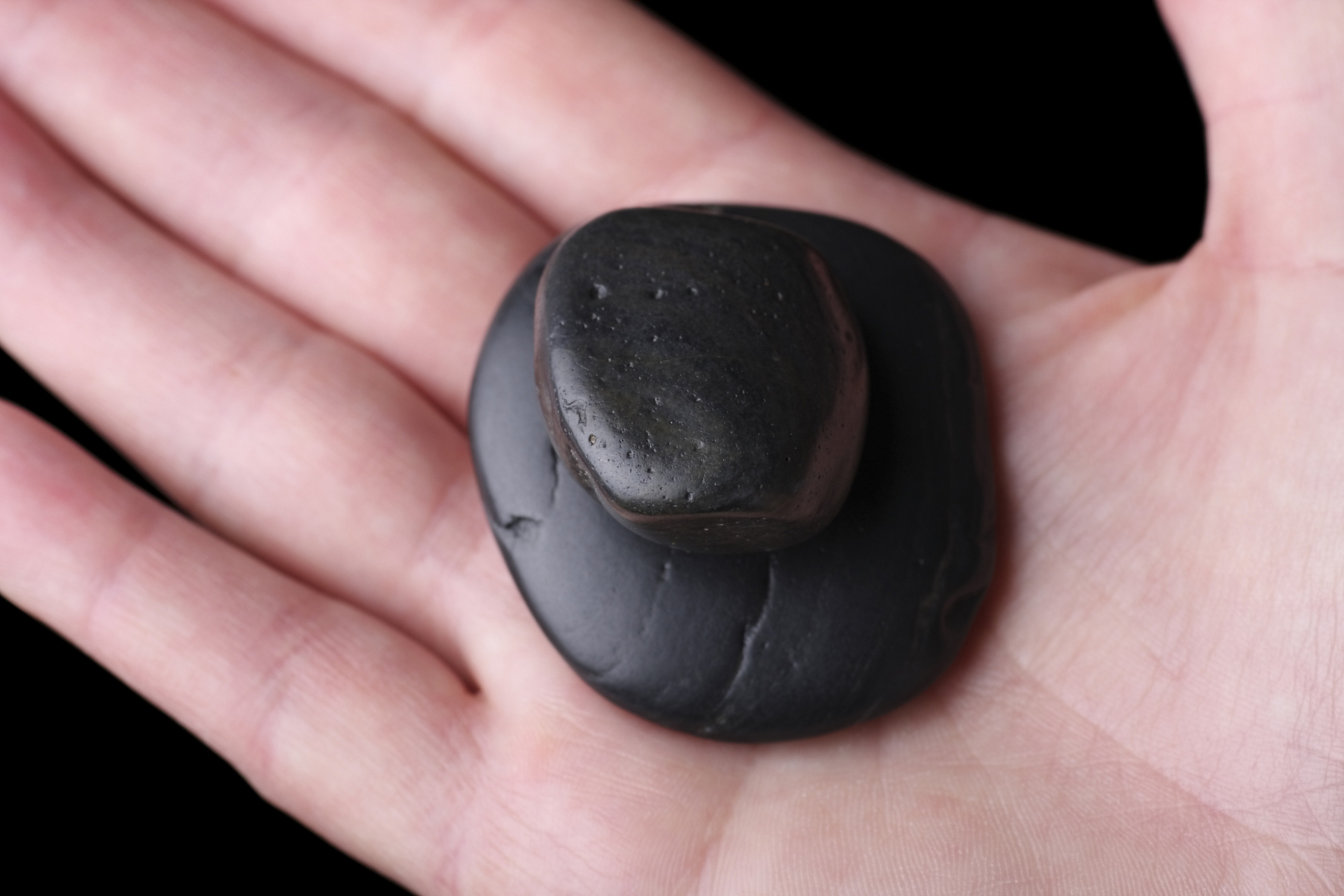 [原文:墨玉怎么鉴别真假?把这六.