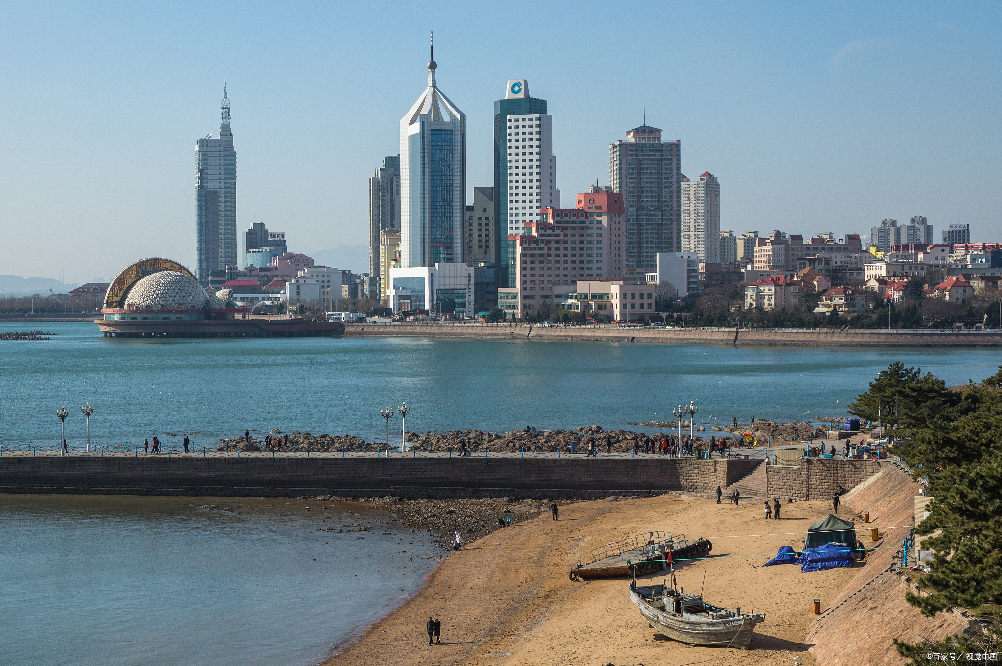 青岛的冬天虽然较为寒冷,但依然有许多值得一游的景点.
