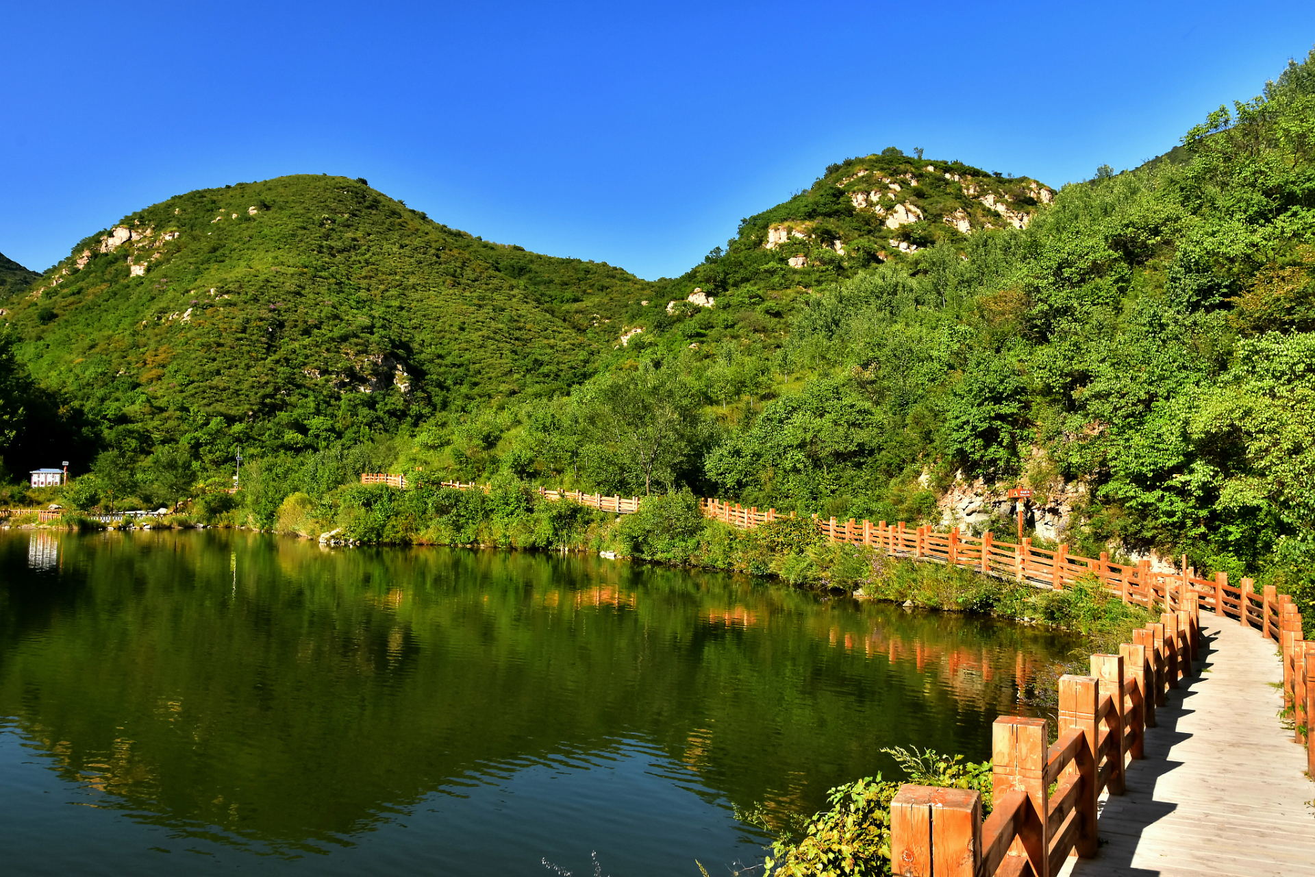环翠峪风景名胜区位于郑州西南40公里的荥阳市境内,是国家aaa级旅游