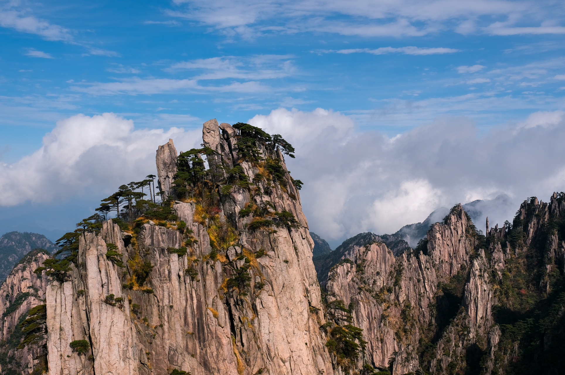 国内名山景点,总有一座山峰让人心动不已!  1.