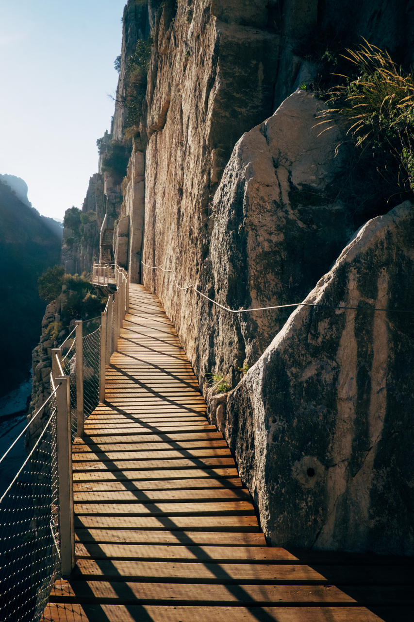 剑门蜀道是首批国家级风景名胜区,以剑门关为核心,北起陕西宁强,南到