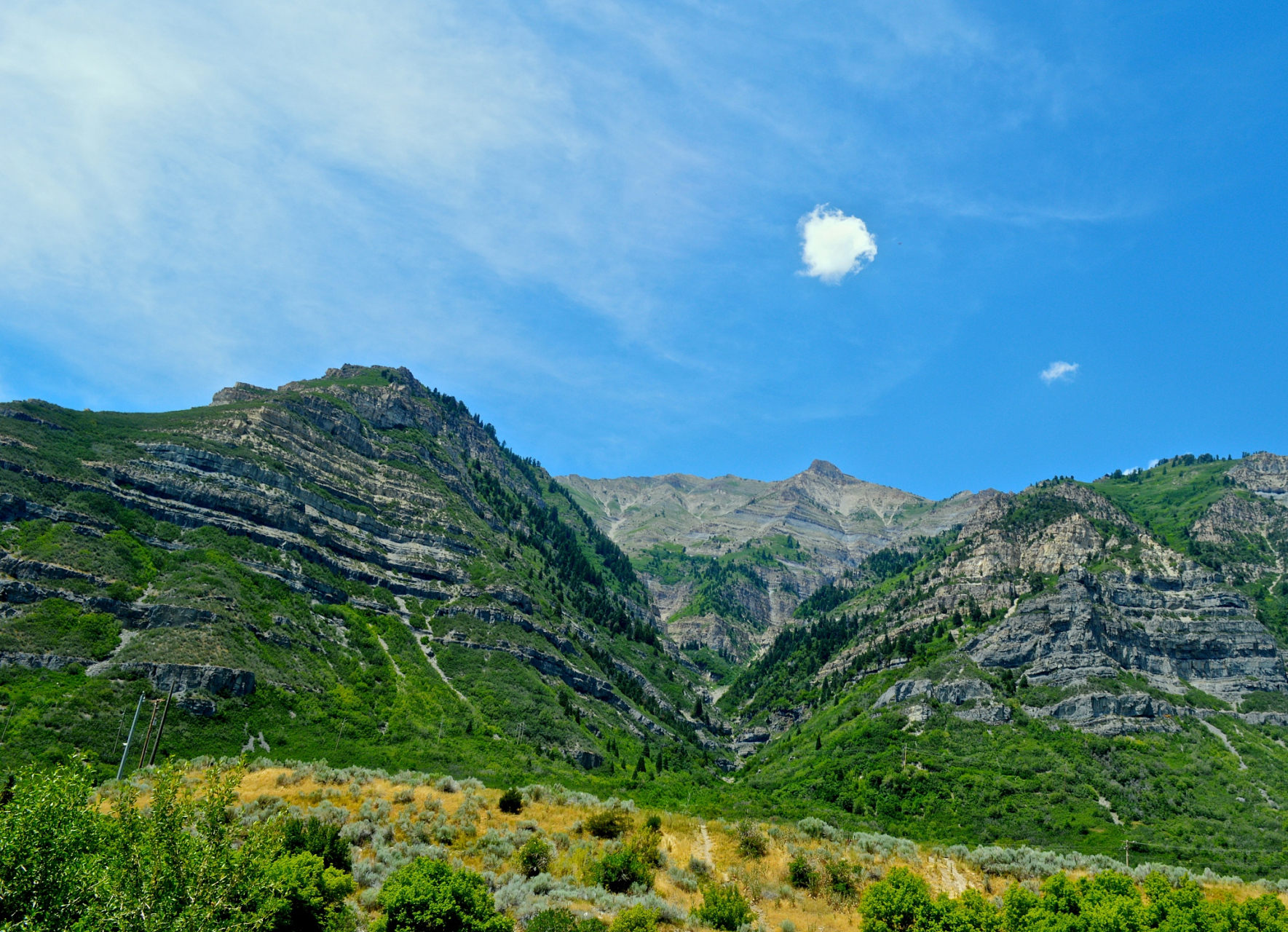 心定西再出发#定西莲峰山景区是甘肃省定西市的一座风景区,因其欣丽