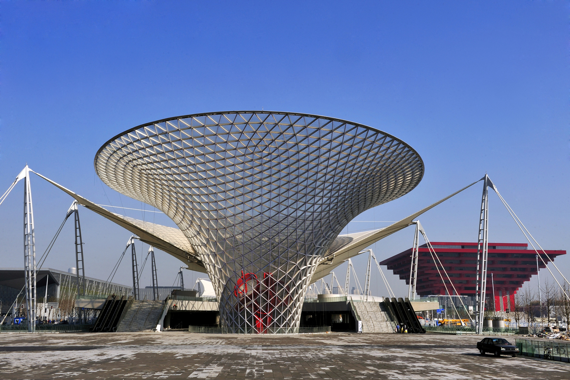 嬉行记# 上海世博文化中心,一个闪耀着光芒的建筑,其由来,历史和滓忖