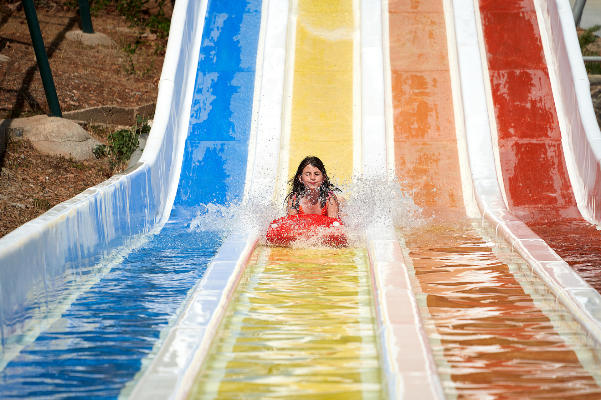 位于浙江省杭州市桐庐县新合乡新民村高枧的龙吟谷水上乐园,已成为