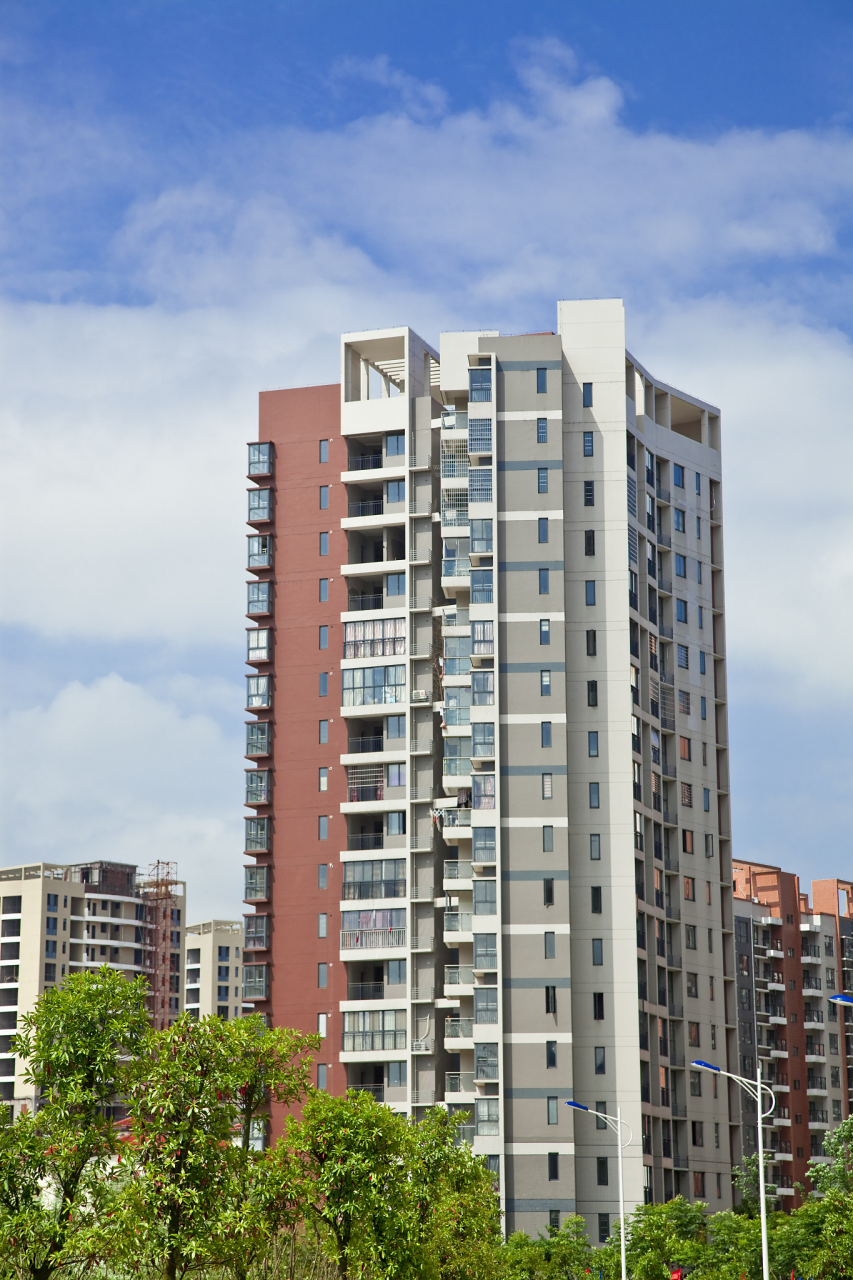 根据合同法的规定,借款人和银行之间的借贷关系是独