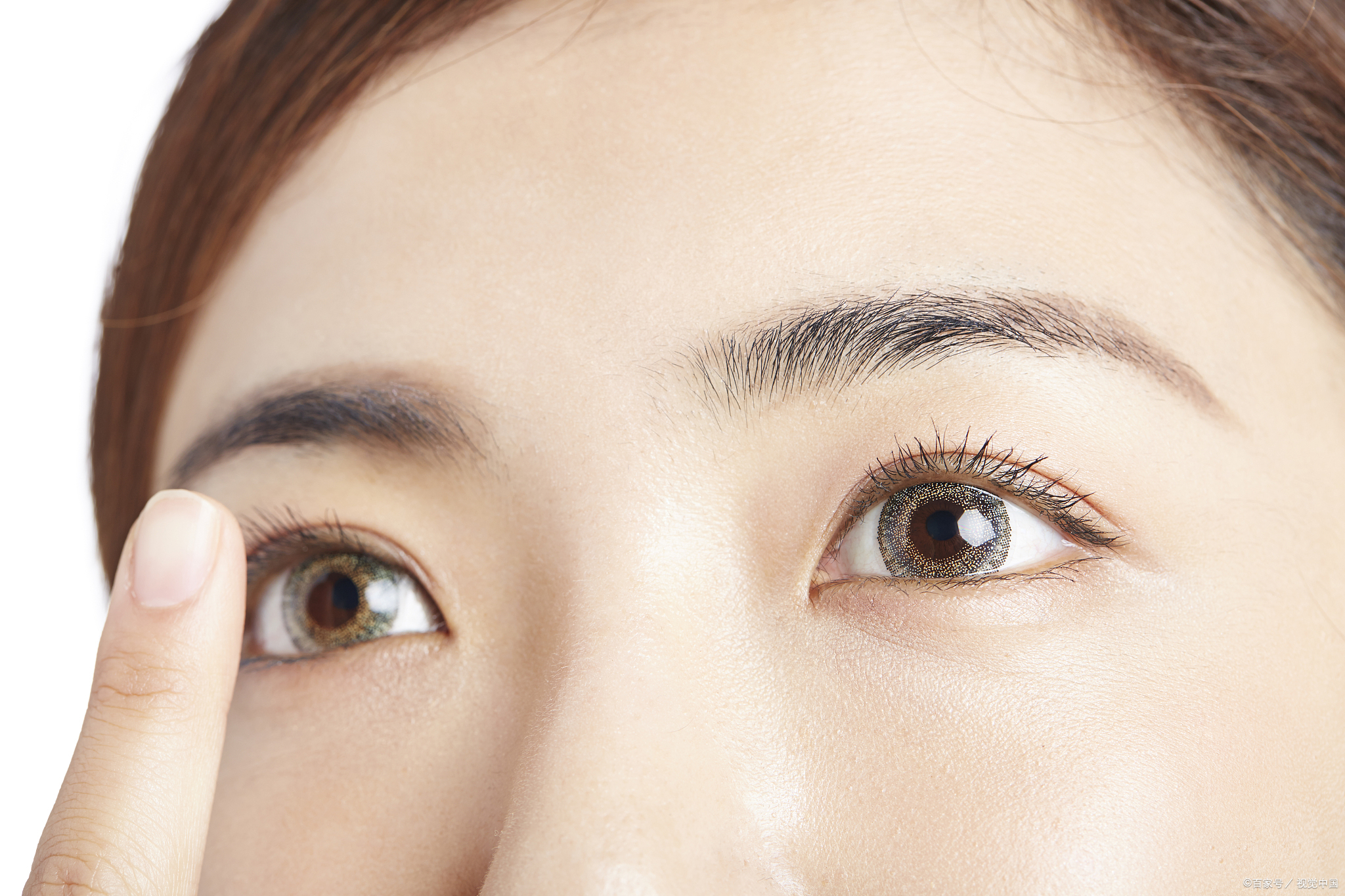 指眼形与丹凤眼相似,同时又拥有双眼皮的一种眼睛形状