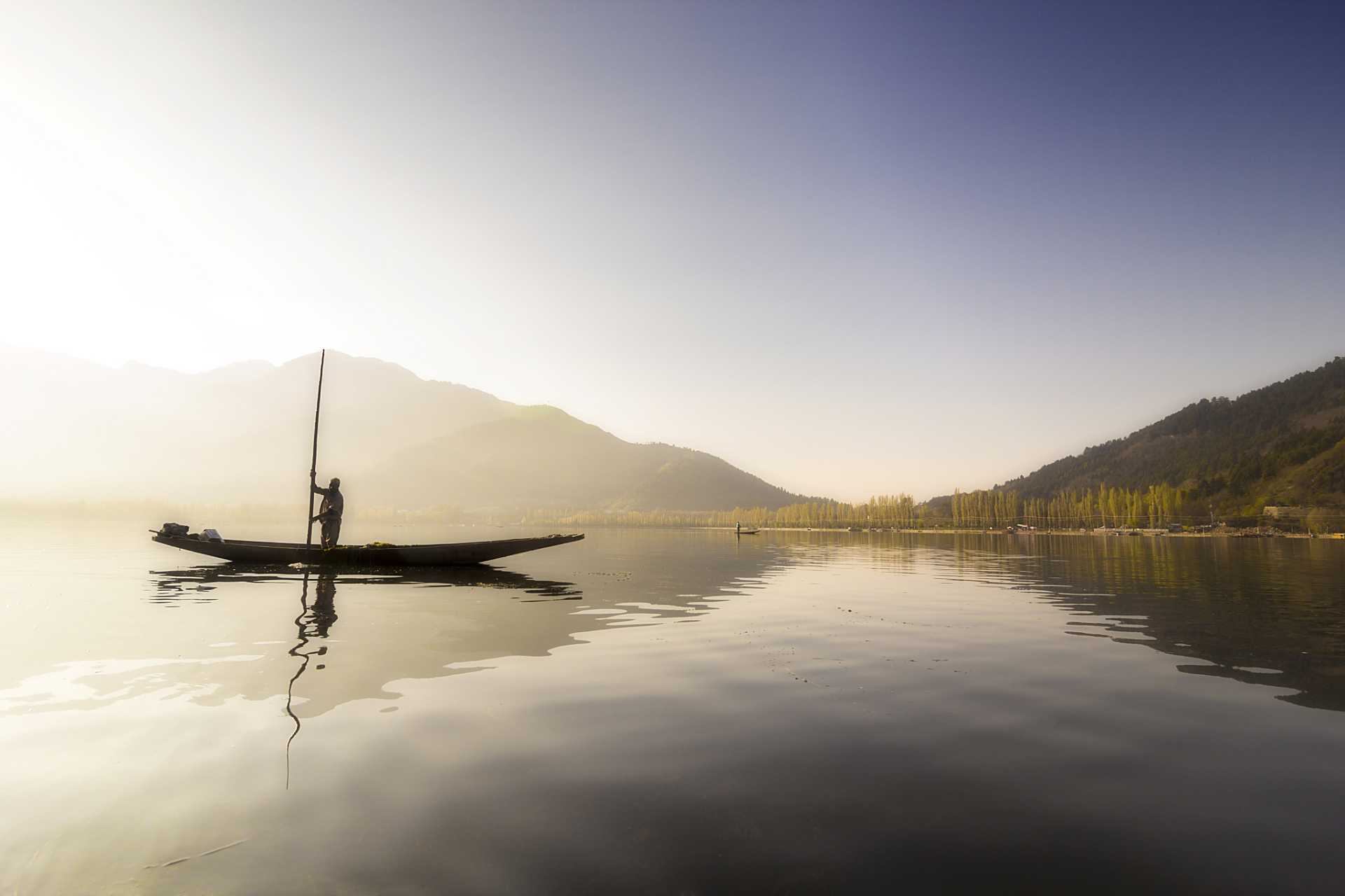 ai亚来杭州# 富春江七里扬帆是杭州的一处知名景点,也是寻找杭州历史