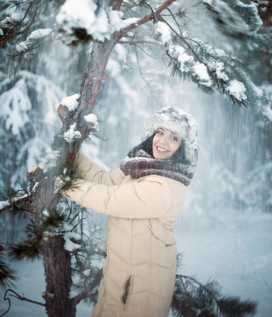 赞美雪中的美女图片