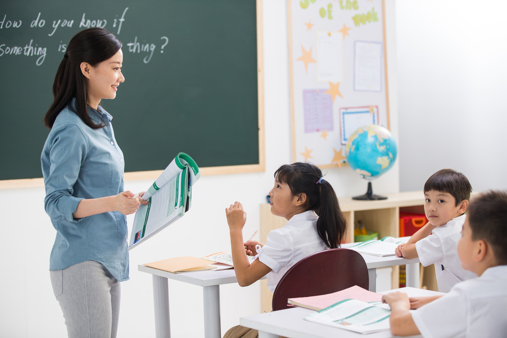 有一位老师在讲课时问学生,"什么是成功?