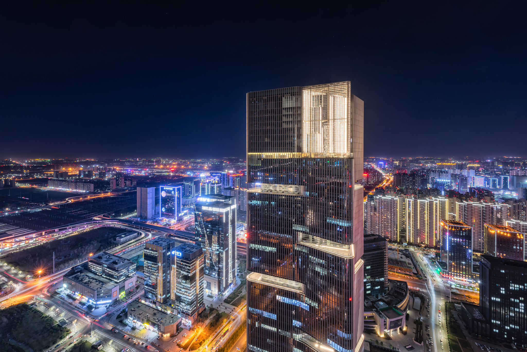 品牌丰富,美食诱人,适合各种购物需求.来郑州,享受购物乐趣!