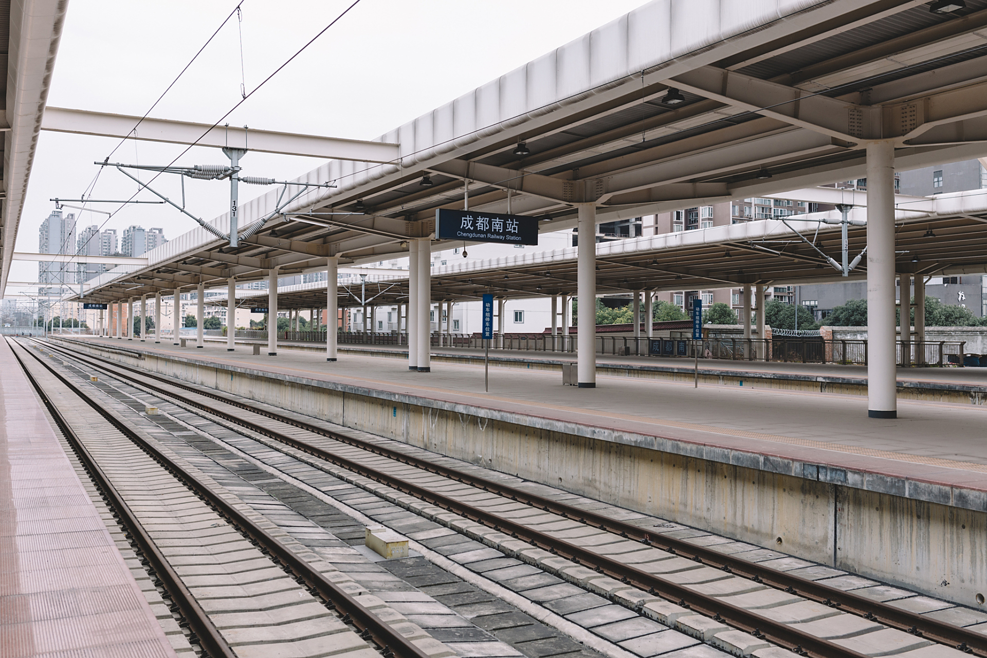 那年我18岁,一个人从广州坐火车到无锡,下火车后是凌晨,旁边有一个