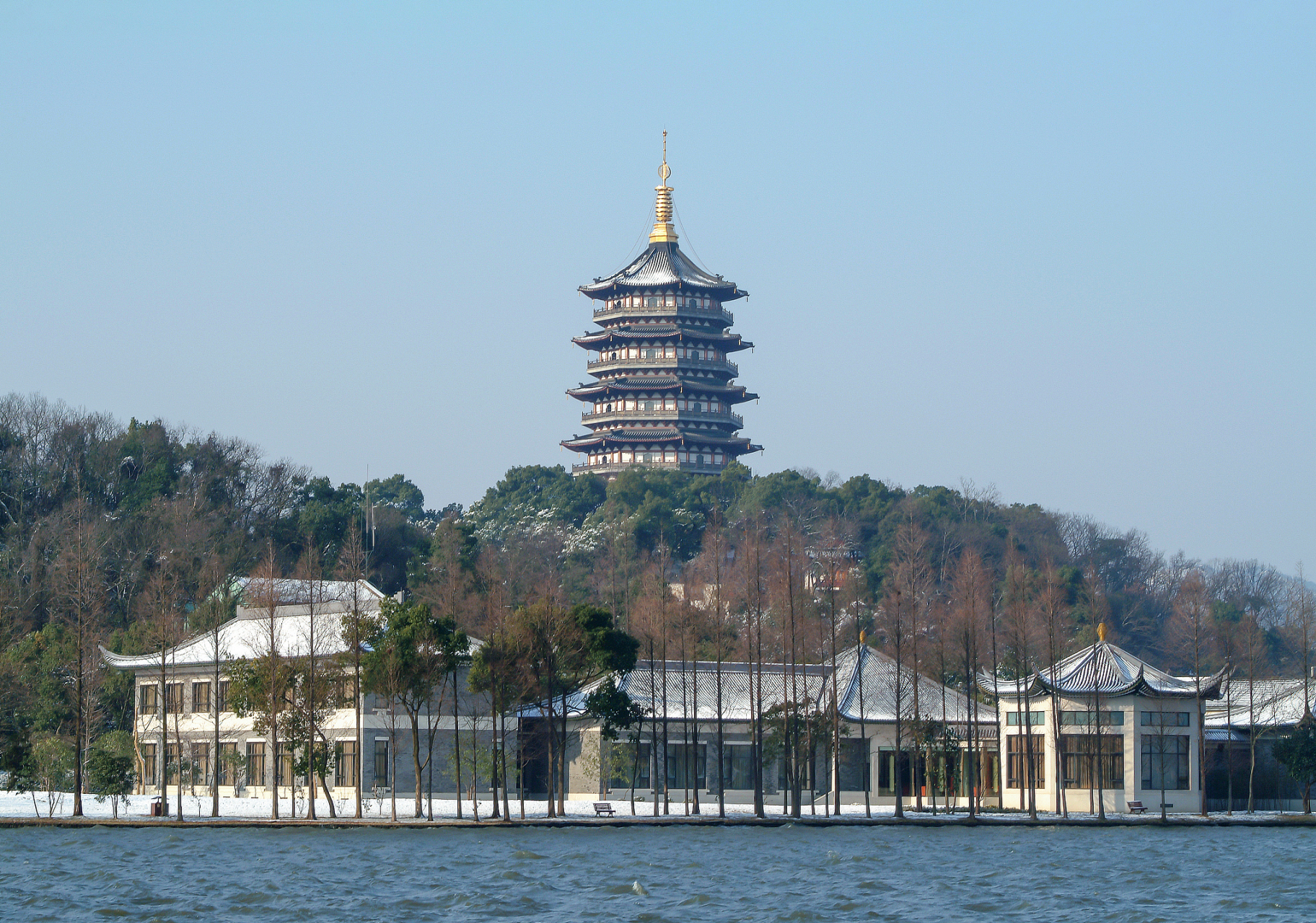 ai亚来杭州#  位于西湖畔的雷峰塔是中国古化的重要遗产之一.