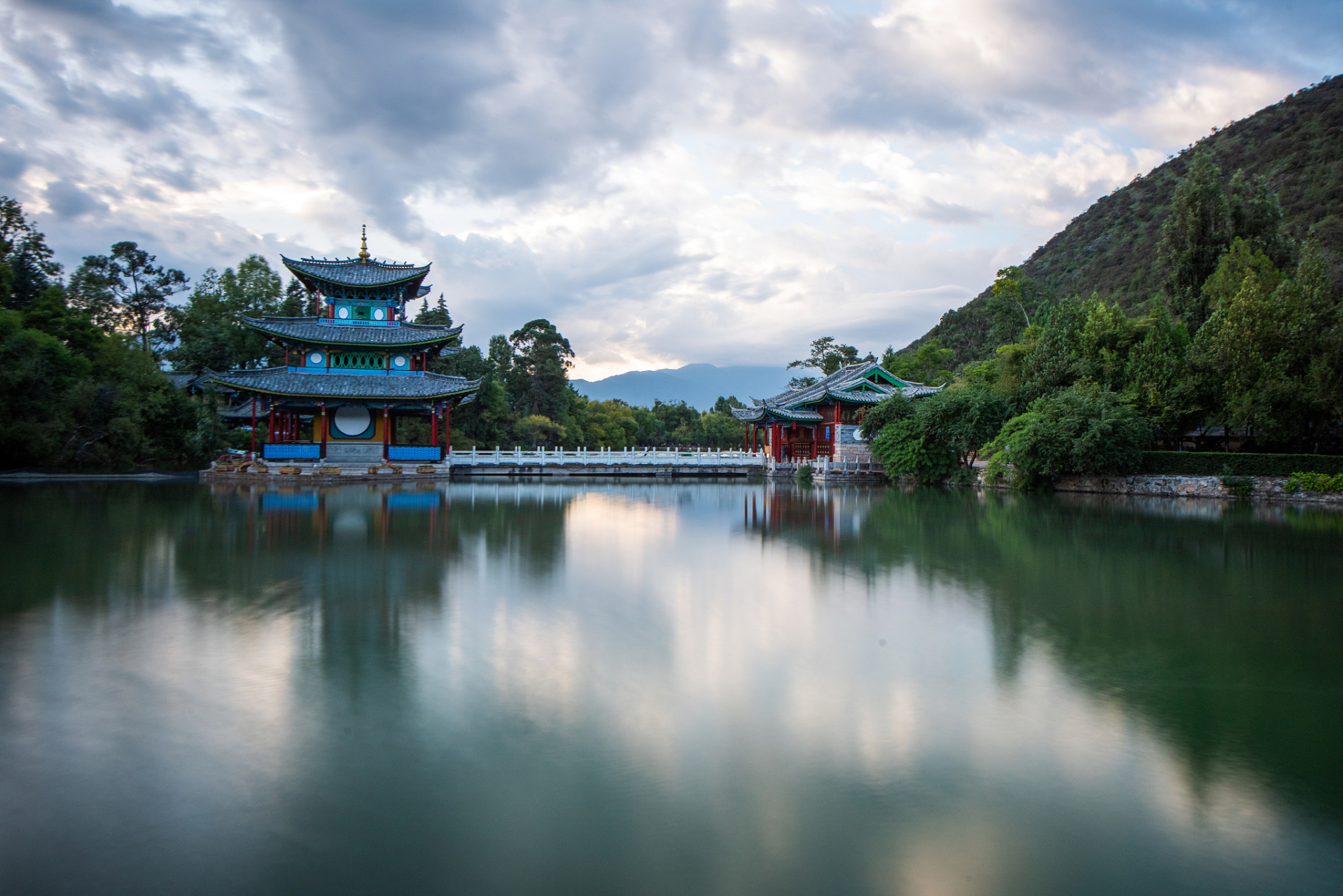 昆明西山风景区:龙门观滇池的绝美景色  一场说走就走的旅行,不妨来到
