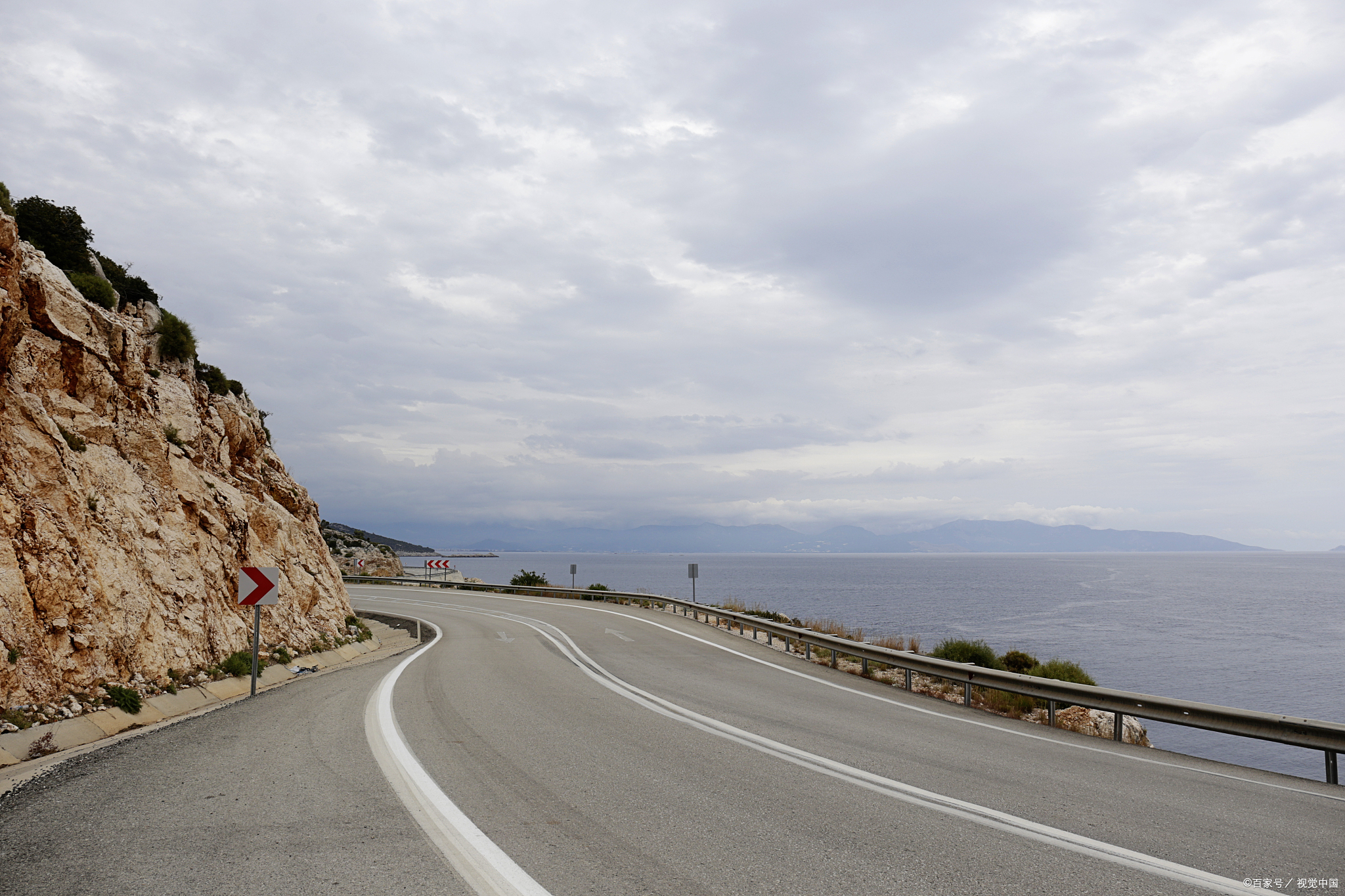 8月12日起大理环海路海东段沿线文笔村主干道开展路域环境综合整治