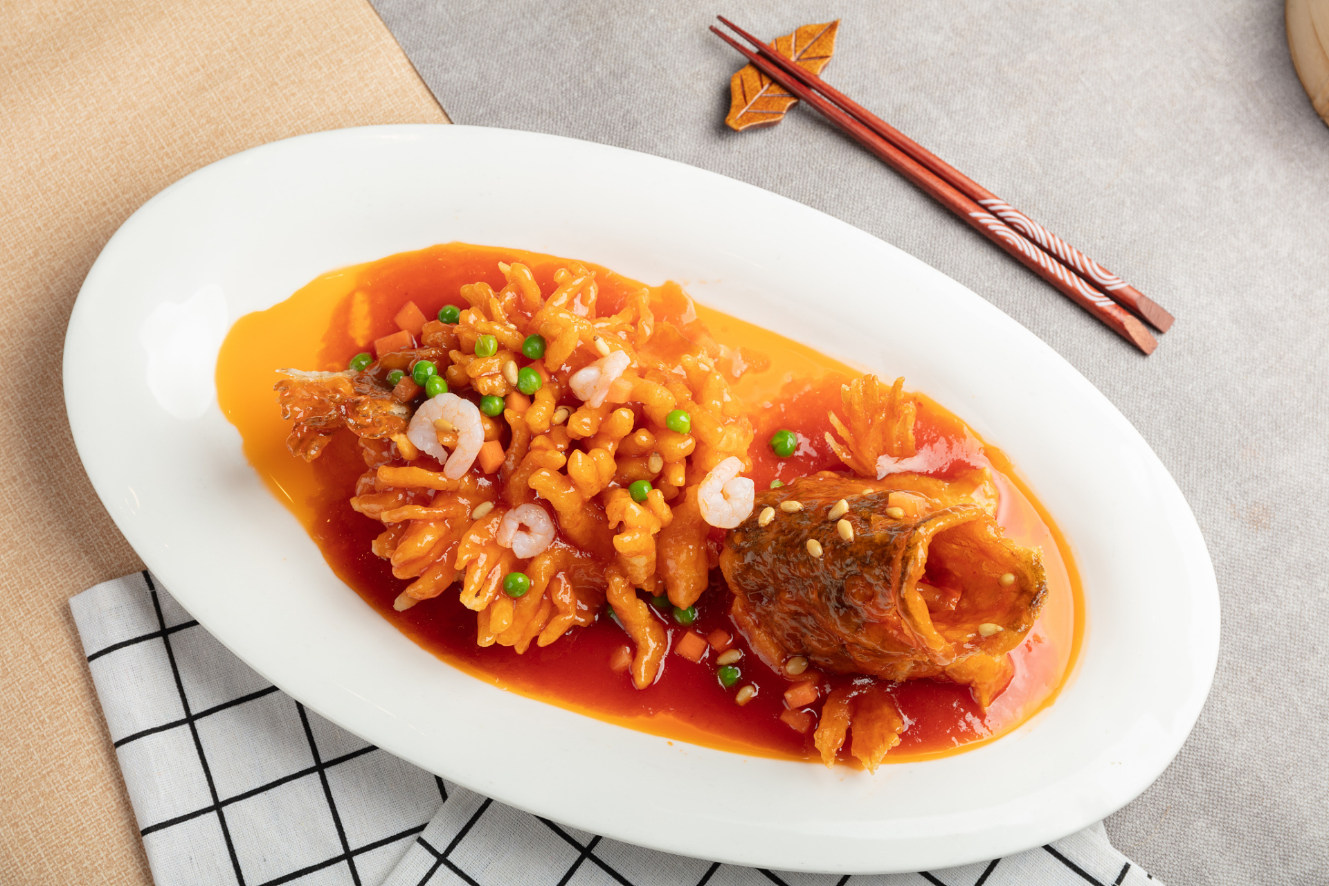 五千年食光# 江浙菜之松鼠桂鱼 松鼠桂鱼是江浙菜的一道传统名菜乙 