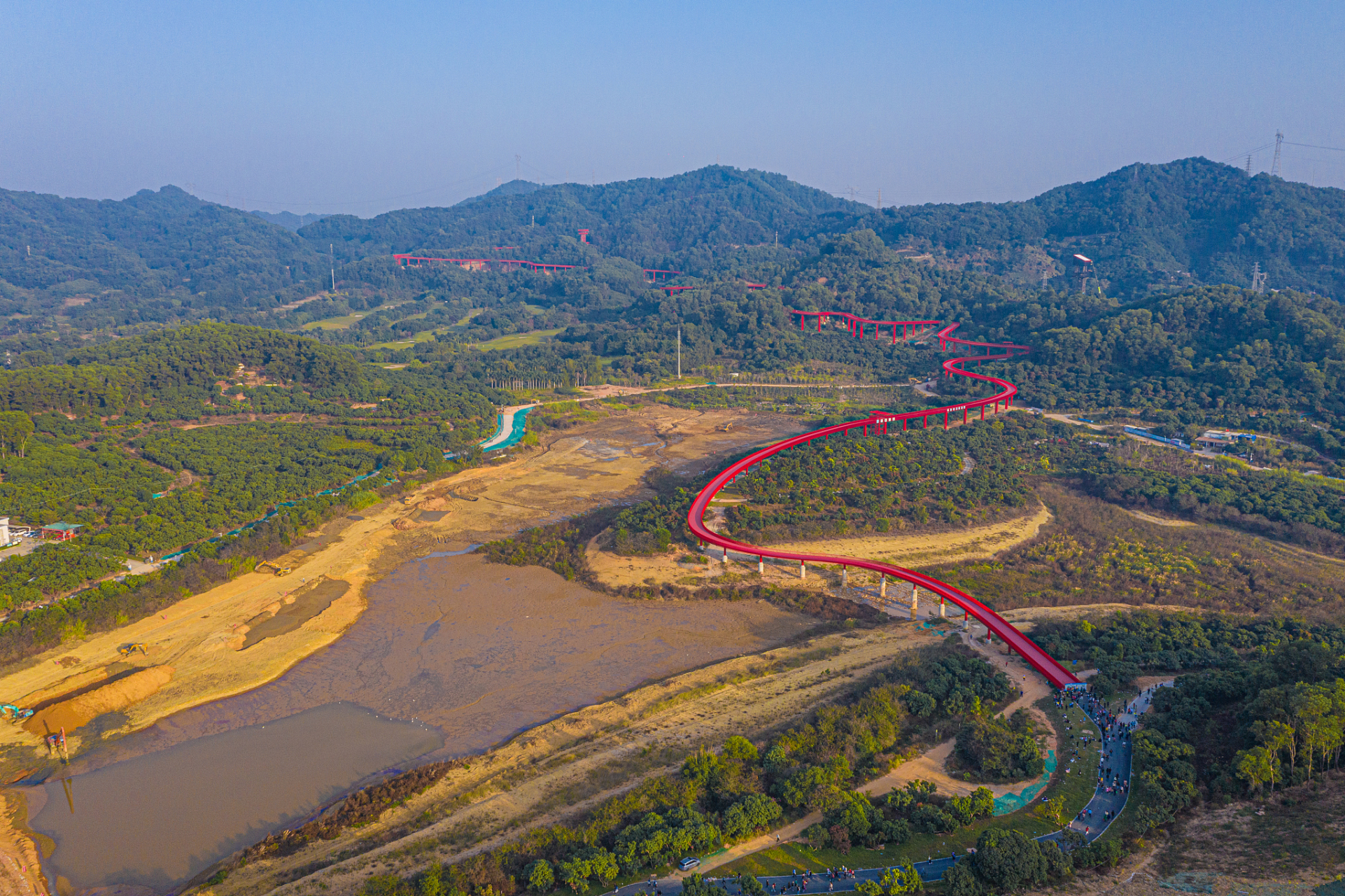 网红打卡# #乐享周末分享吧# 深圳光明红桥是深圳市光明新区的易