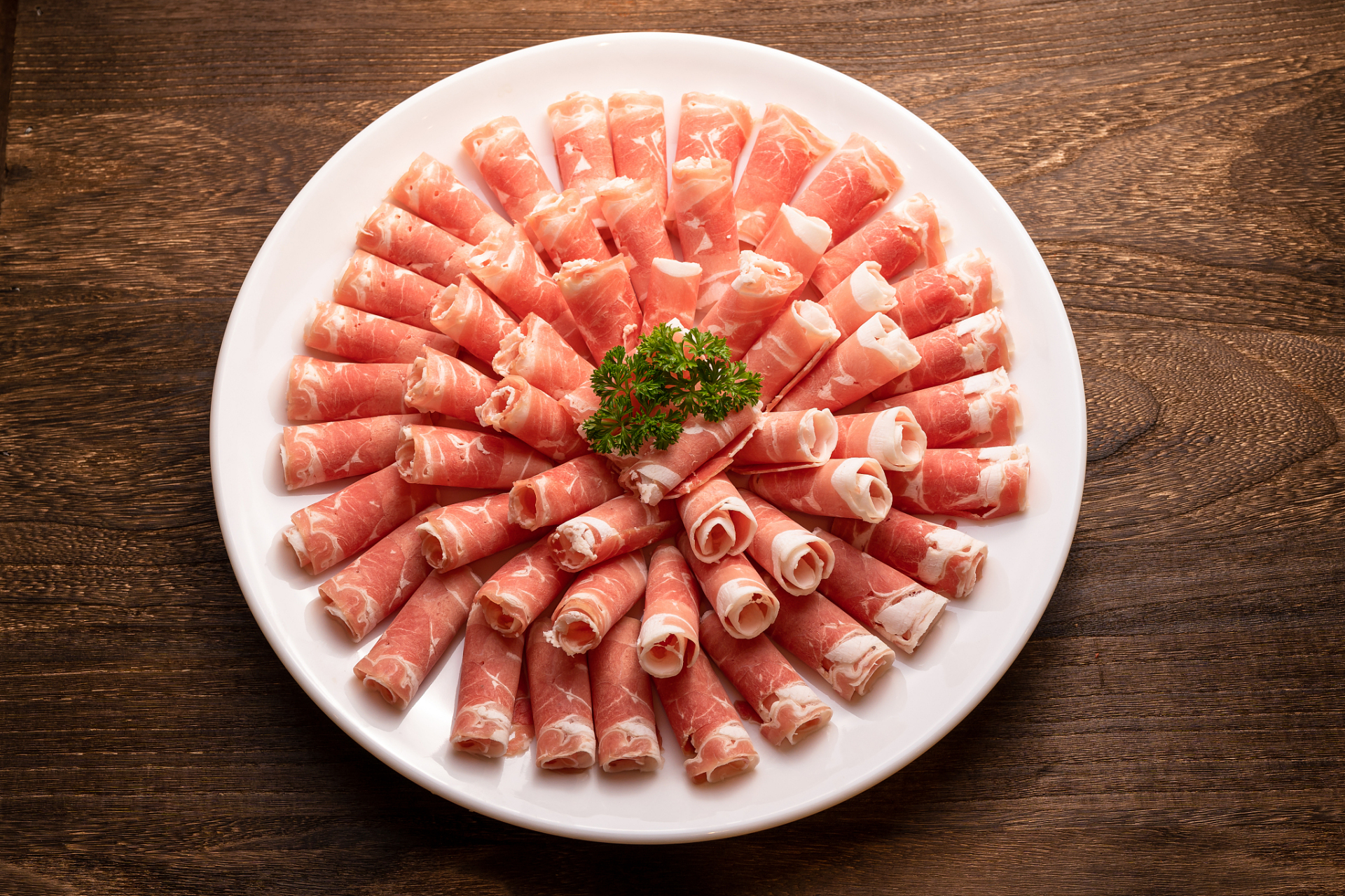 家电清洁技巧帮助保持家电卫生和食物新鲜,不同保存方法影响羊肉保鲜