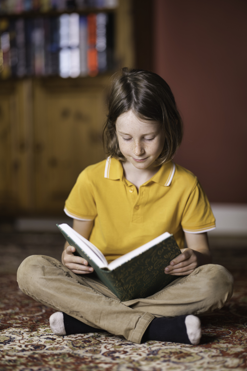 自己学过的册数,心中也有成就感,对于学习更读书的孩子小孩看图书图片