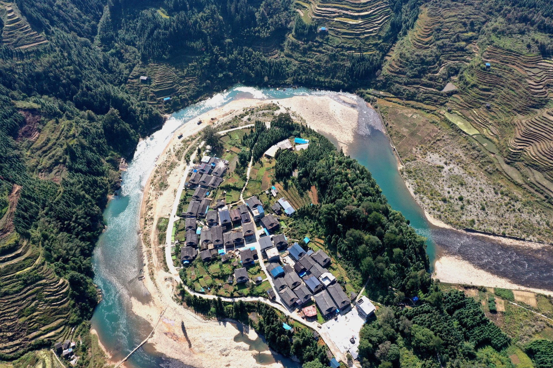 小沙江镇位于隆回县西北部,拥有丰富的旅游资源.