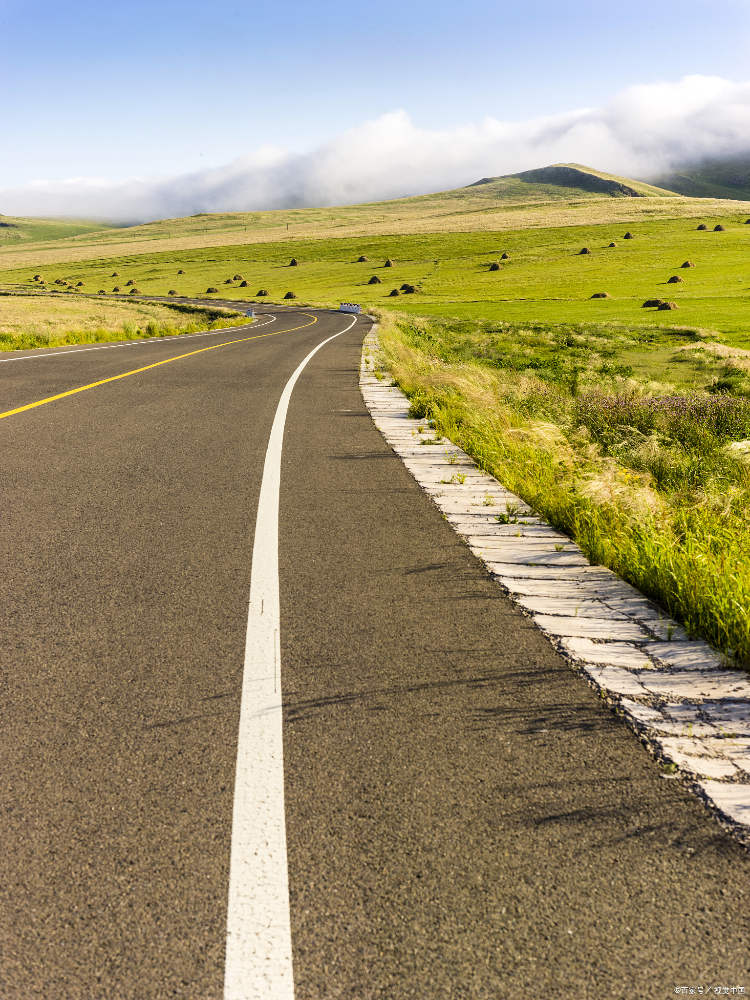 草原天路位于中国河北省,是一条连接崇礼和张北草原的公路