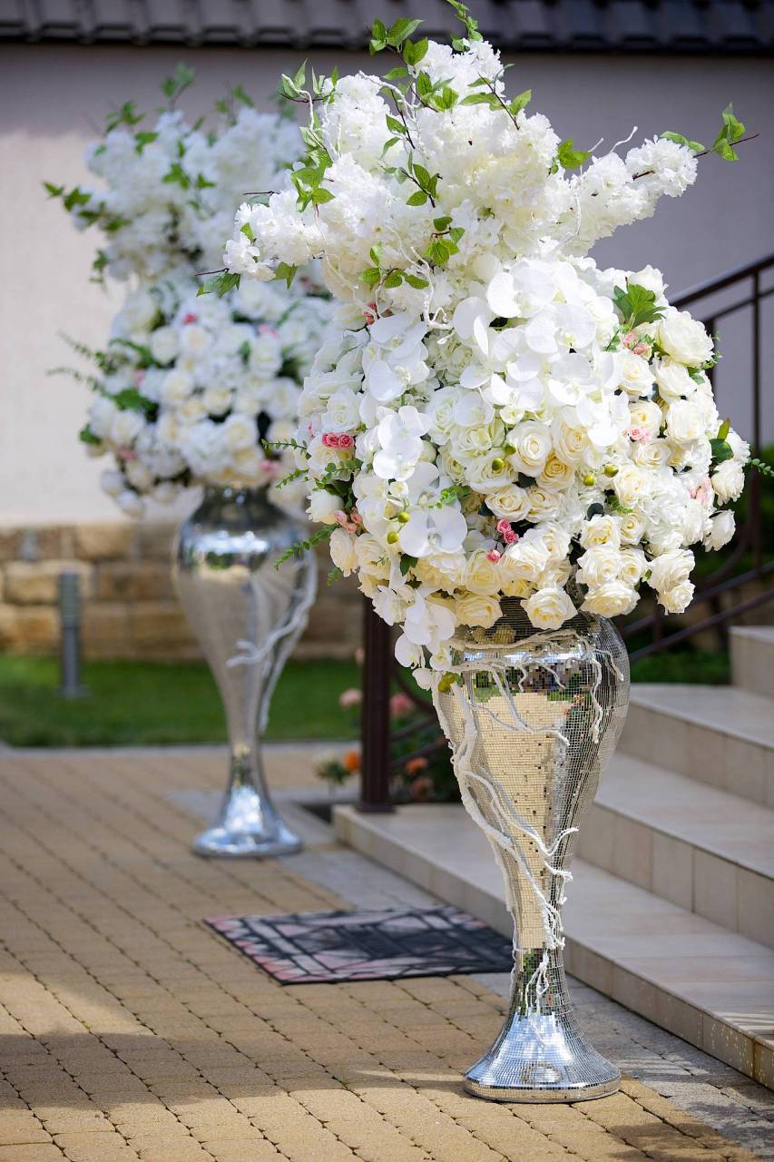 七月的忧伤, 开在温湿的空气中,带着栀子香甜美的绝望.