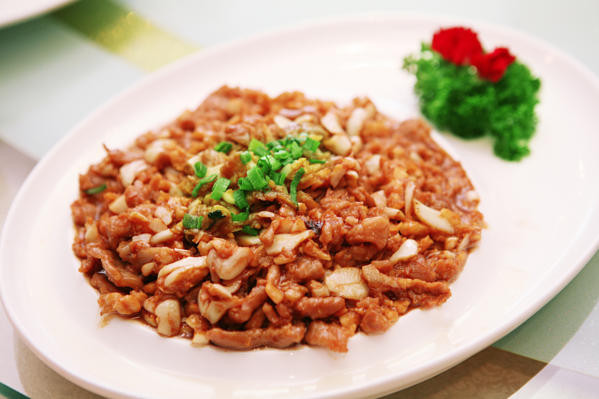 每日家常菜:葱爆羊肉92  简介:      葱爆羊肉91,一道色香味俱佳