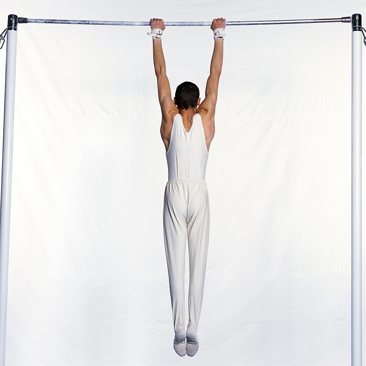 每天坚持悬垂吊挂单杠是否能促进长高?