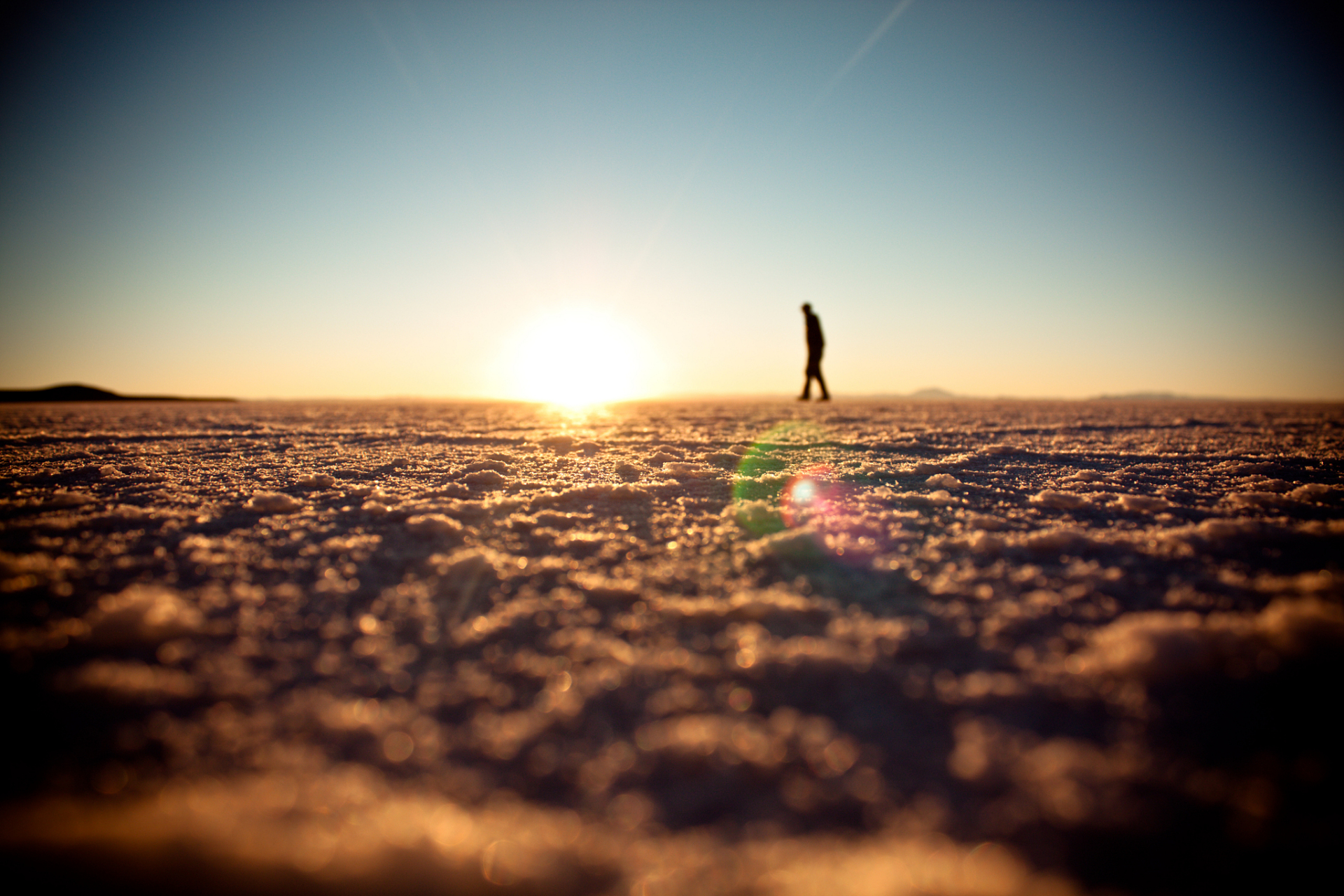 一个人如果不接受自己的渺小和卑微,就很难发自内心地去尊重别人.