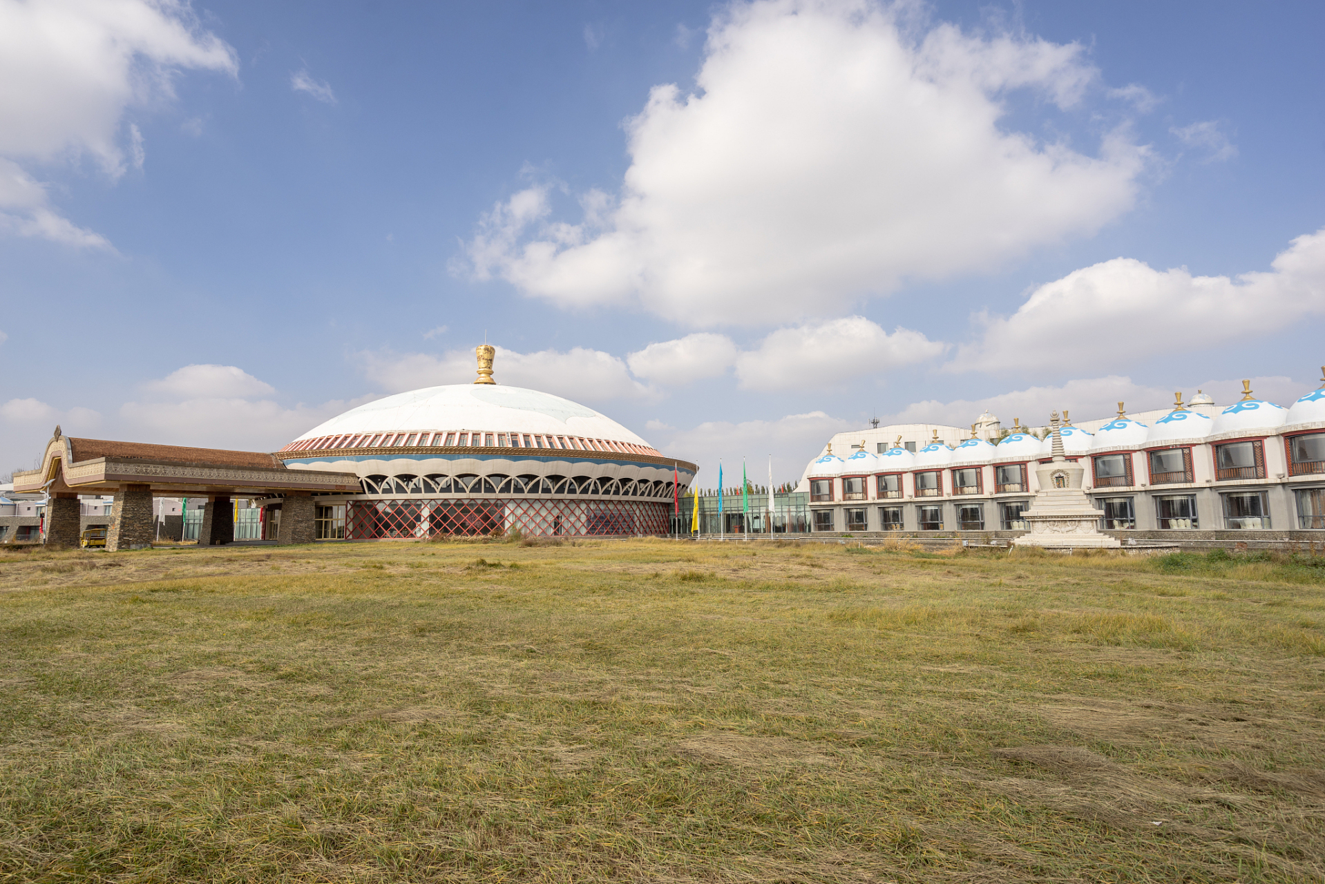 秋日生活创作季# 呼和浩特,这座内蒙古的首府,拥有丰富的自然景观和