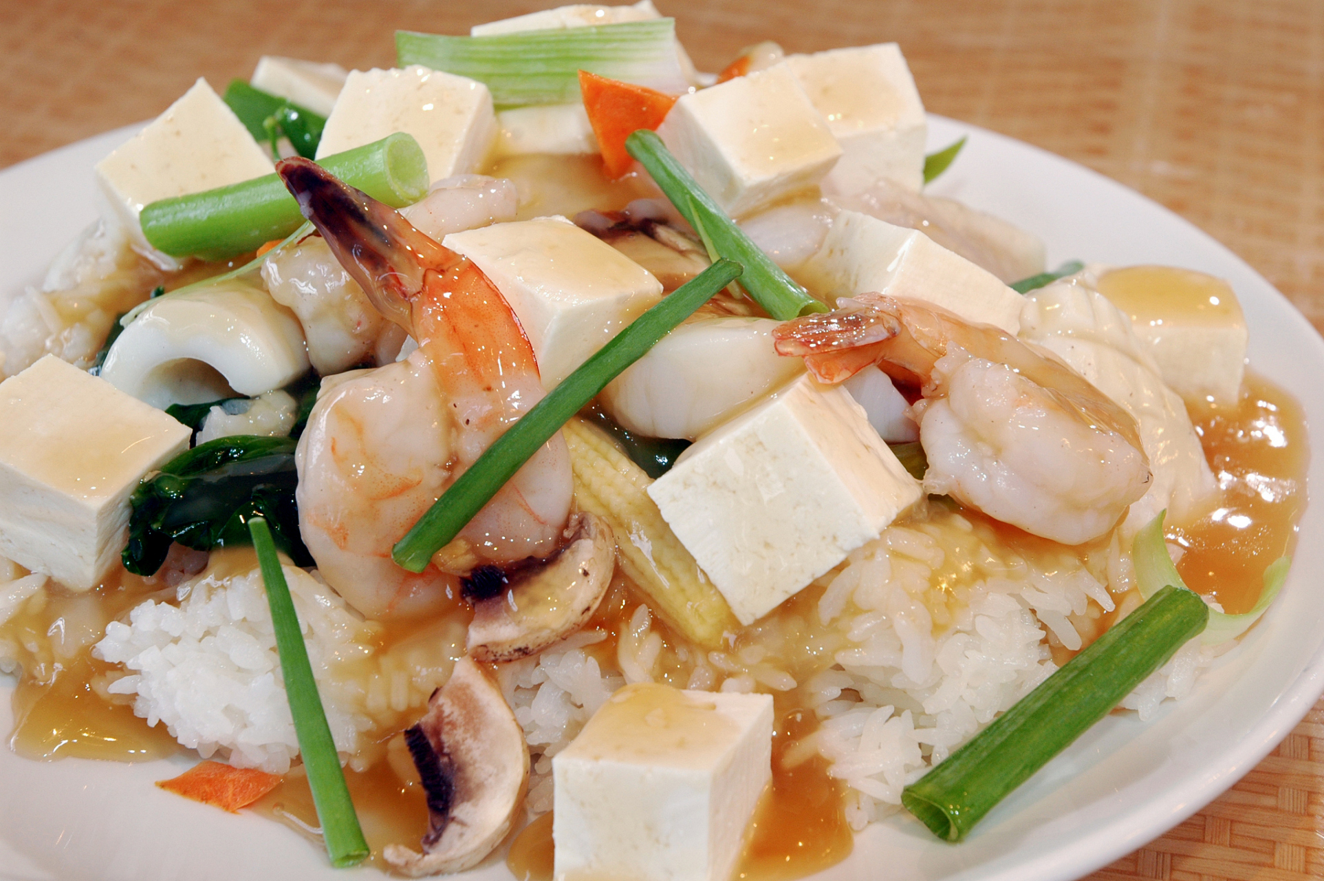 但是很多人做出来的虾仁豆腐,虾仁又老又不入味,汤也不鲜