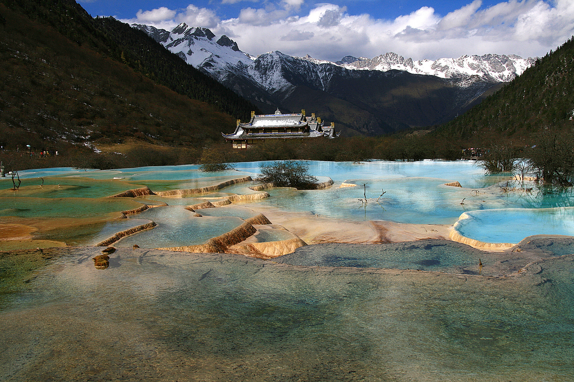 四川旅行#  在四川省阿坝藏族羌族自治州九寨沟县的一个地方,它有着"