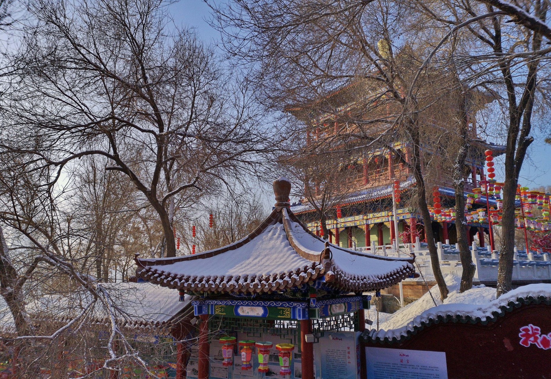 华清池-骊山:华清池是以温泉汤池著称的中国古代离宫,冬季来这琅葺