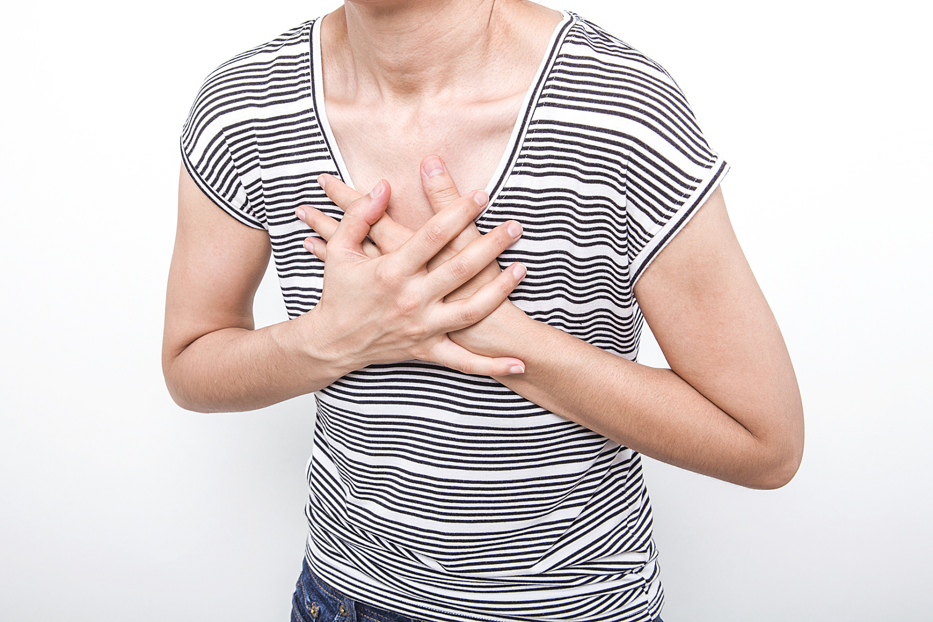 胸口一阵一阵痛可能有多种原因首先,可能是由于心脏疾病引起的