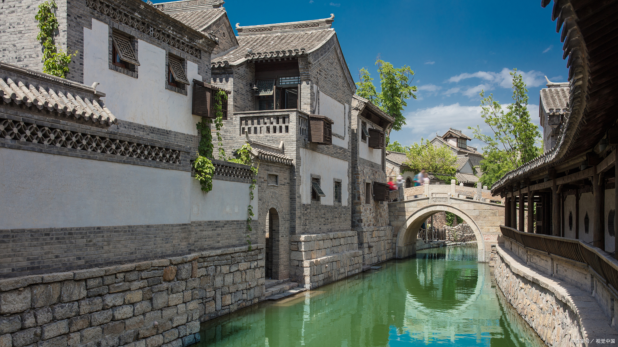 古北水镇,位于北京市密云区古北口镇司马台村,是一个充满历史韵味和