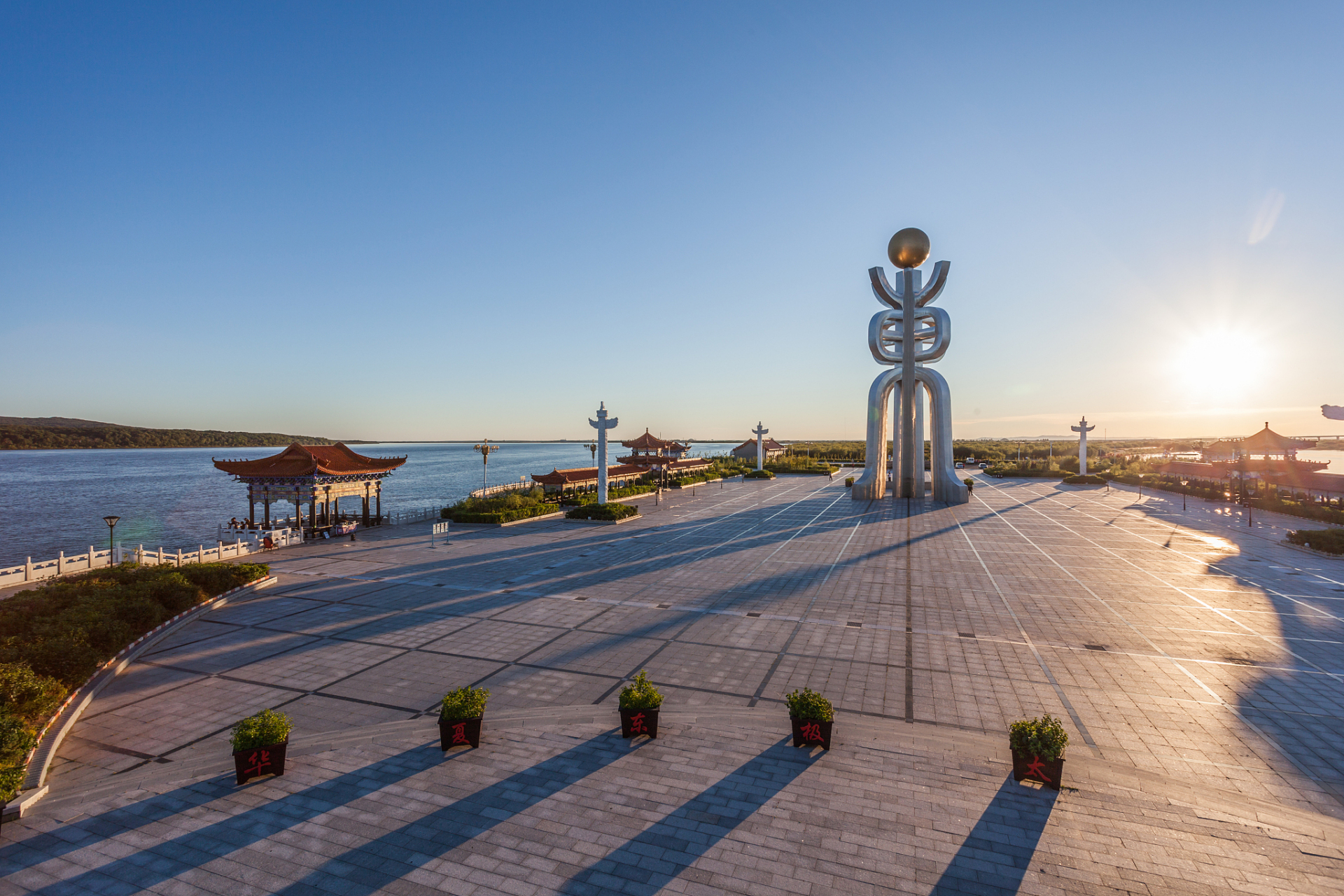 防川风景名胜区位于吉林珲春市,是中,俄,朝三国的交界地带.